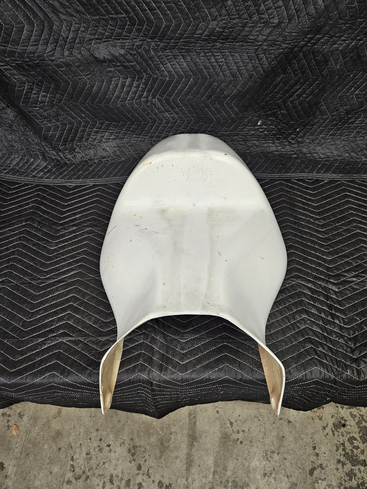 1993-95 GSXR 750 FIBERGLASS ONE PIECE TAIL SECTION AIRTECH NEVER USED!
