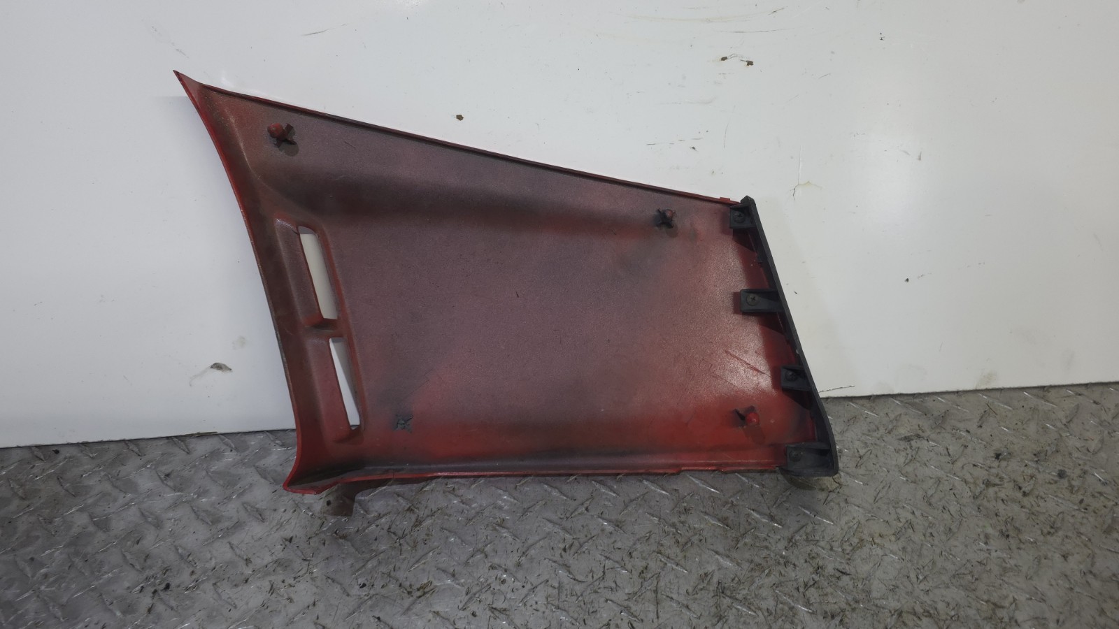 1984-1986 Suzuki GSX1100E GSX1100EF RIGHT SIDE MID FAIRING (1 BROKEN TAB)