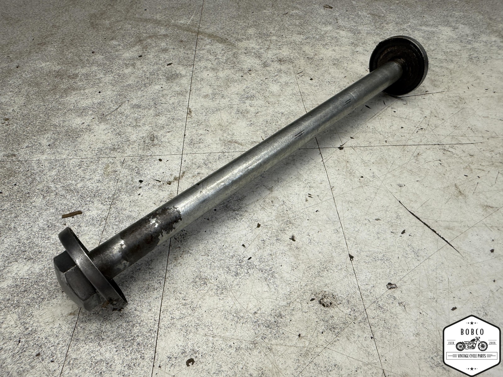 1975 Suzuki TS400 Apache SWINGARM MOUNT PIVOT BOLT V5-8269.AEN