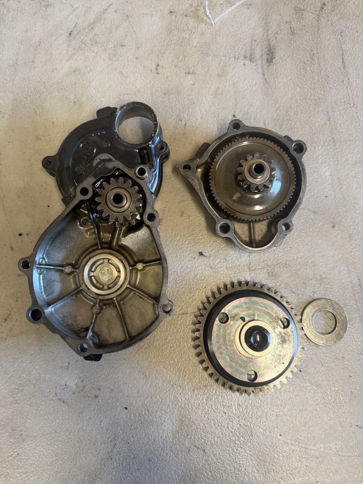03-04 Suzuki GSXR 1000 GSXR1000 Starter Clutch Gear Engine Motor Side Cover