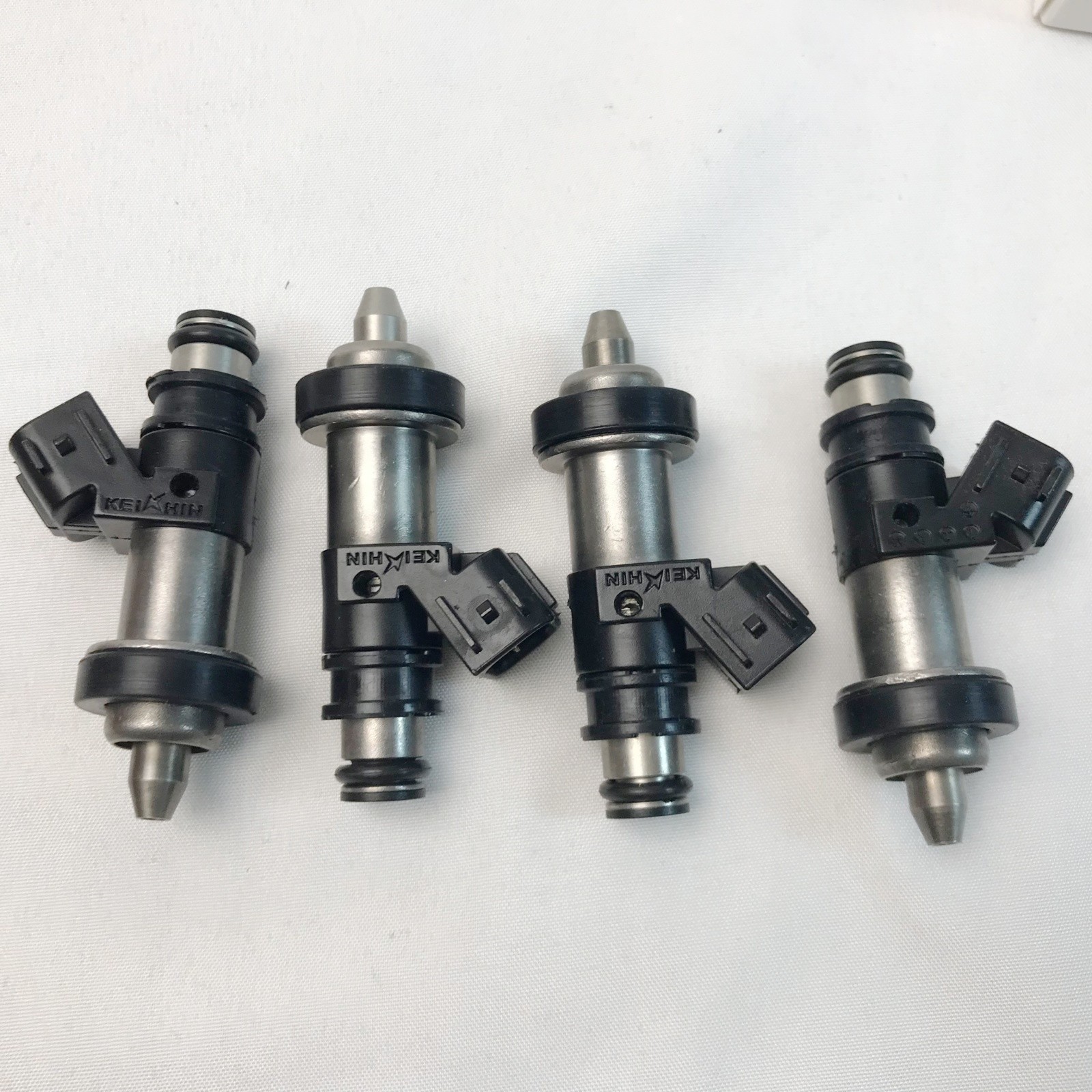 4X Fuel Injectors 15710-24F00 For Suzuki GSXR 600 750 1000 Hayabusa GSX1300 R RZ