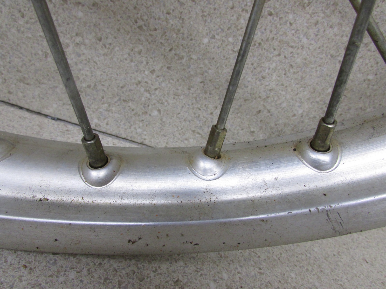82-83 YAMAHA IT175 82 IT250 IT465 OEM FRONT WHEEL DID 1.60X21 23X-25111-00-98