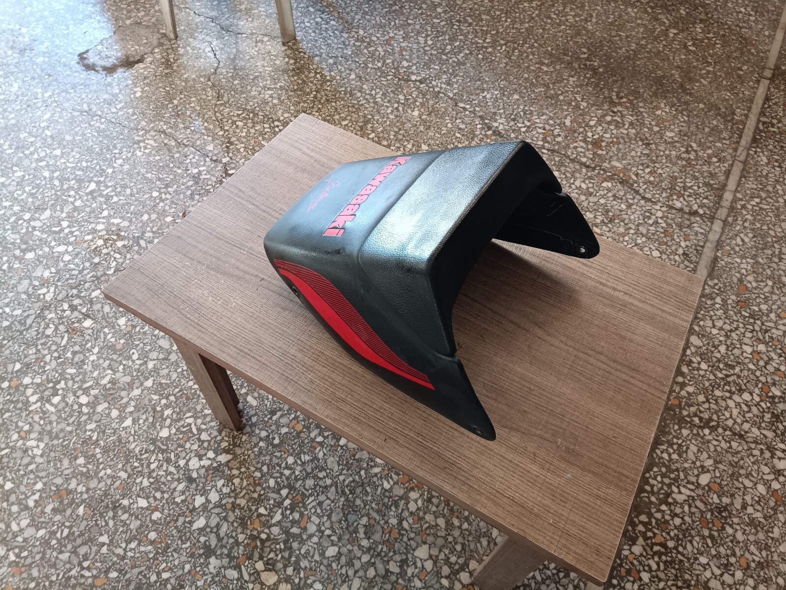 KAWASAKI GIULIARI SEAT COVER BLACK-RED