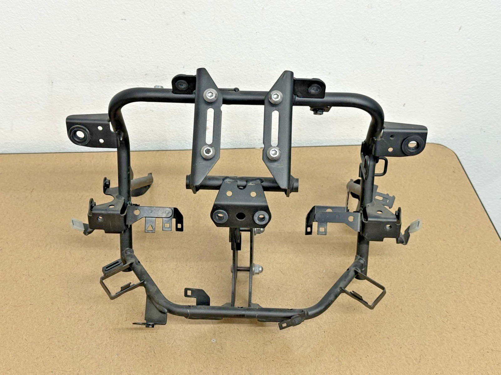 2019 – 2025 KAWASAKI KLZ 1000 VERSYS SE LT BRACKET-COMP COWLING 23062-1173