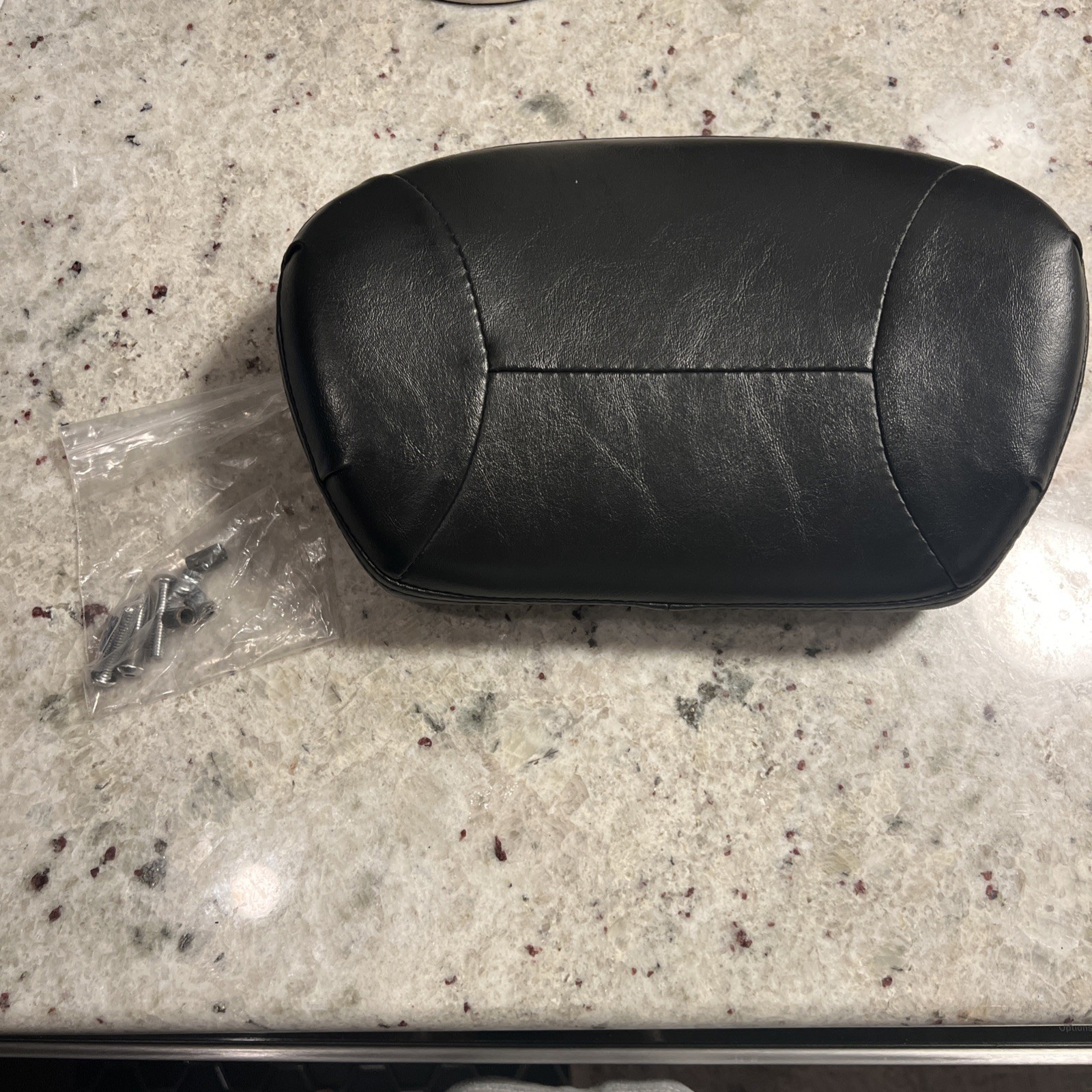 Harley Davidson Passenger backrest in comfort stich style soft tail w Hardware
