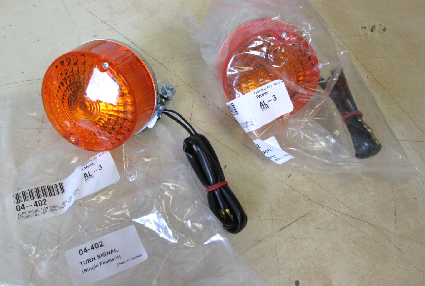 TURN SIGNAL LIGHT SET 2 REAR CHROME AMBER / CM250C CB450SC / 33600-MC9-601
