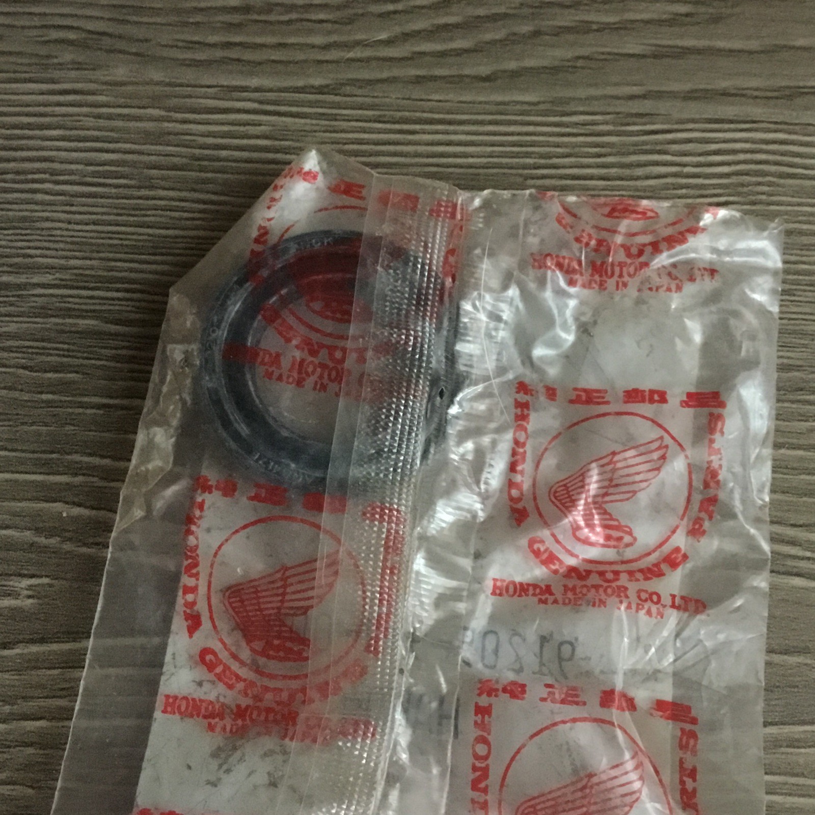 Honda OEM Oil Seal (21.7x35x6.5) 91205-957-004 A Qty 1