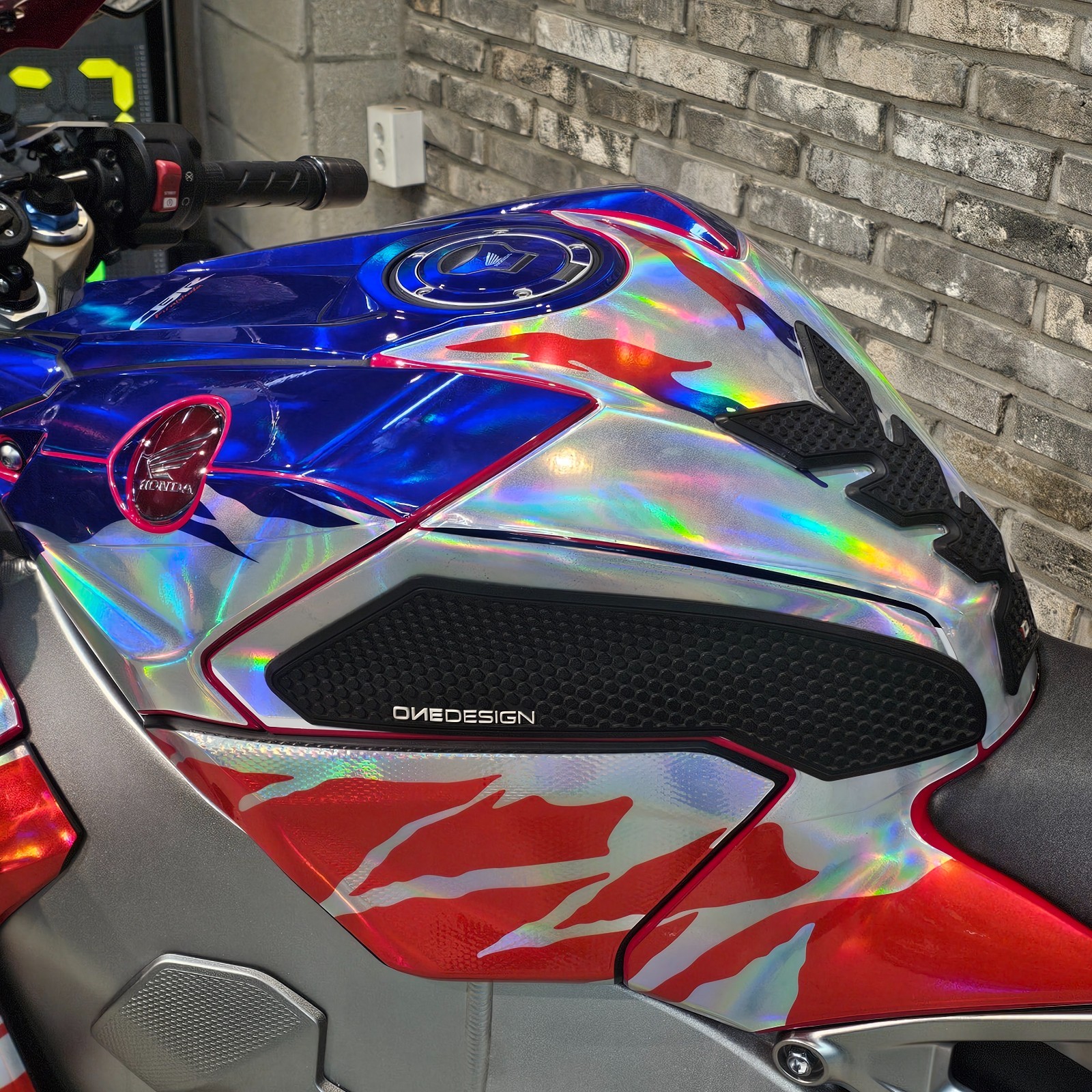 HONDA CBR 1000RR / White Rose Design