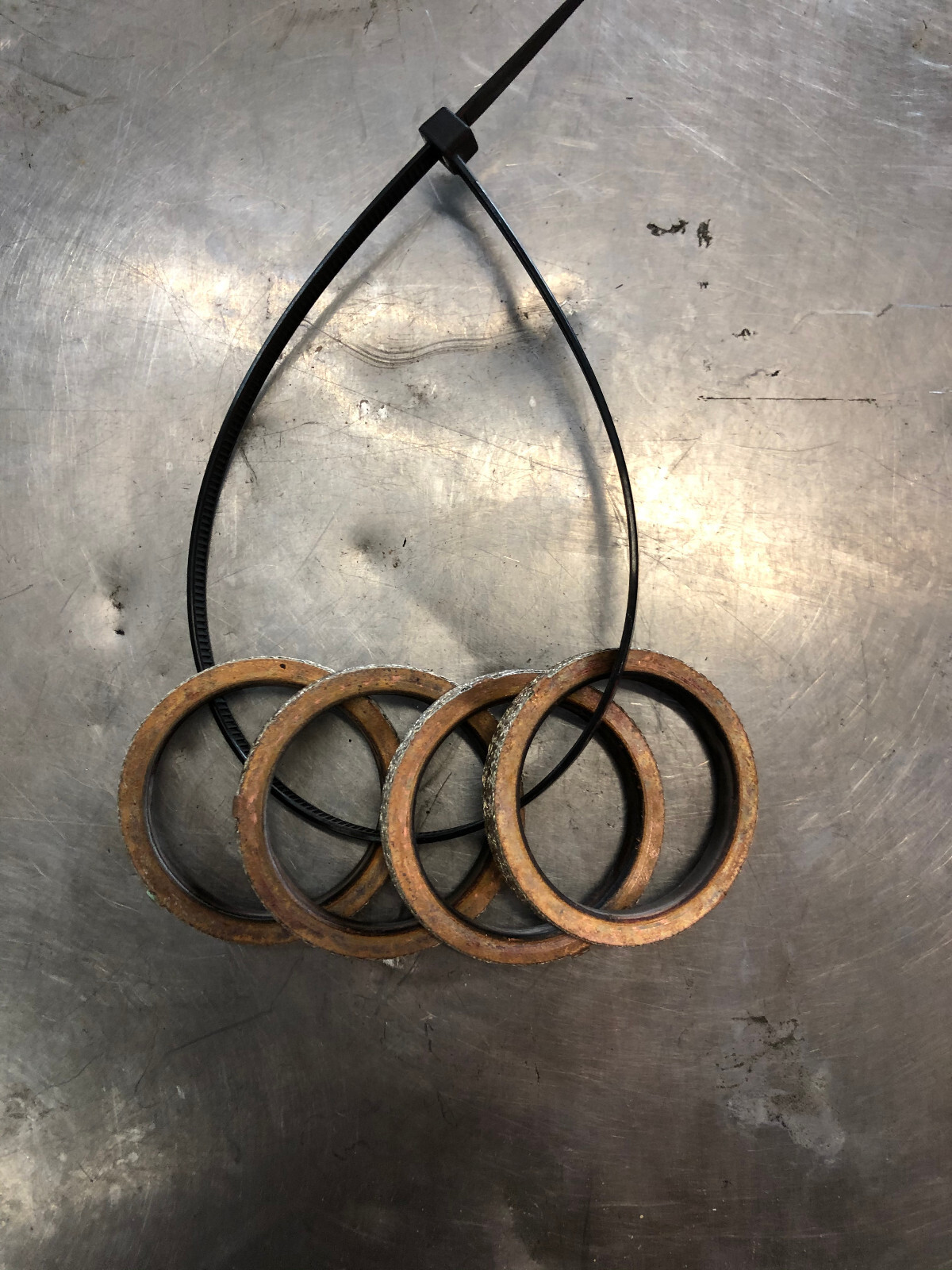 SET OF FOUR OEM Suzuki Exhaust Gaskets 14181-46E10 Less than 200mi usage!