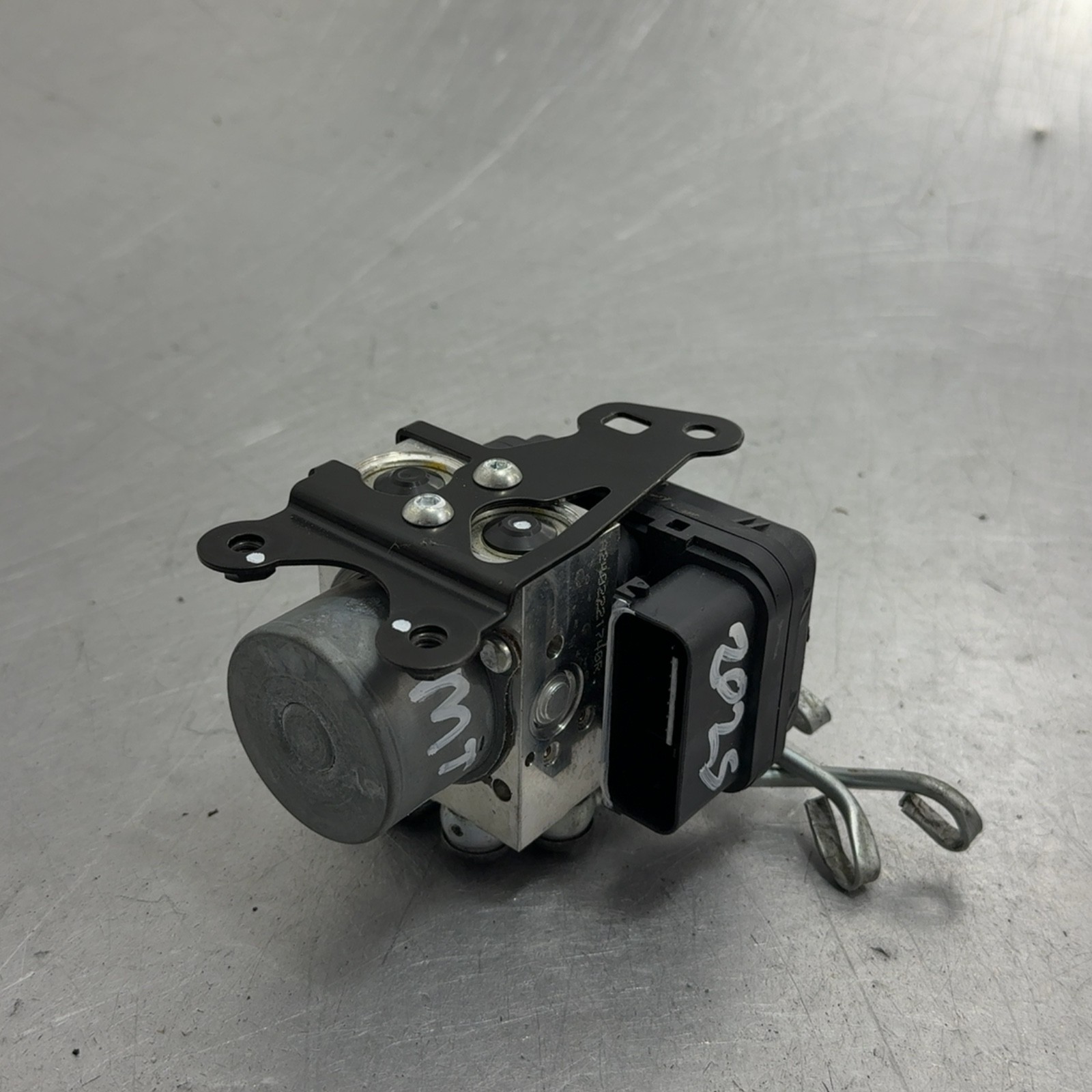 2025 Yamaha MT-09 Abs Hydraulic Pump Unit Module Bracket Oem MT09 Mt 09 25-26