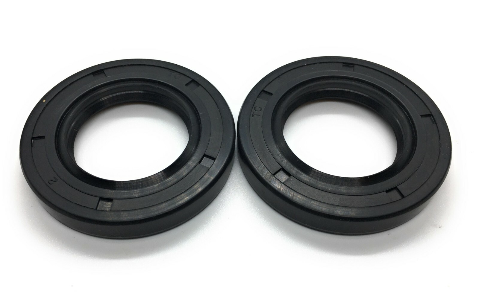 Rear Differential Seals 2 pc Fits Can- Am COMMANDER MAVERICK RENEGADE OUTLANDER
