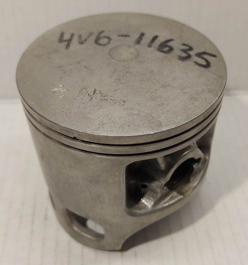 NOS Yamaha Piston 4V6-11635-00 1st Over 1981-82 IT 465