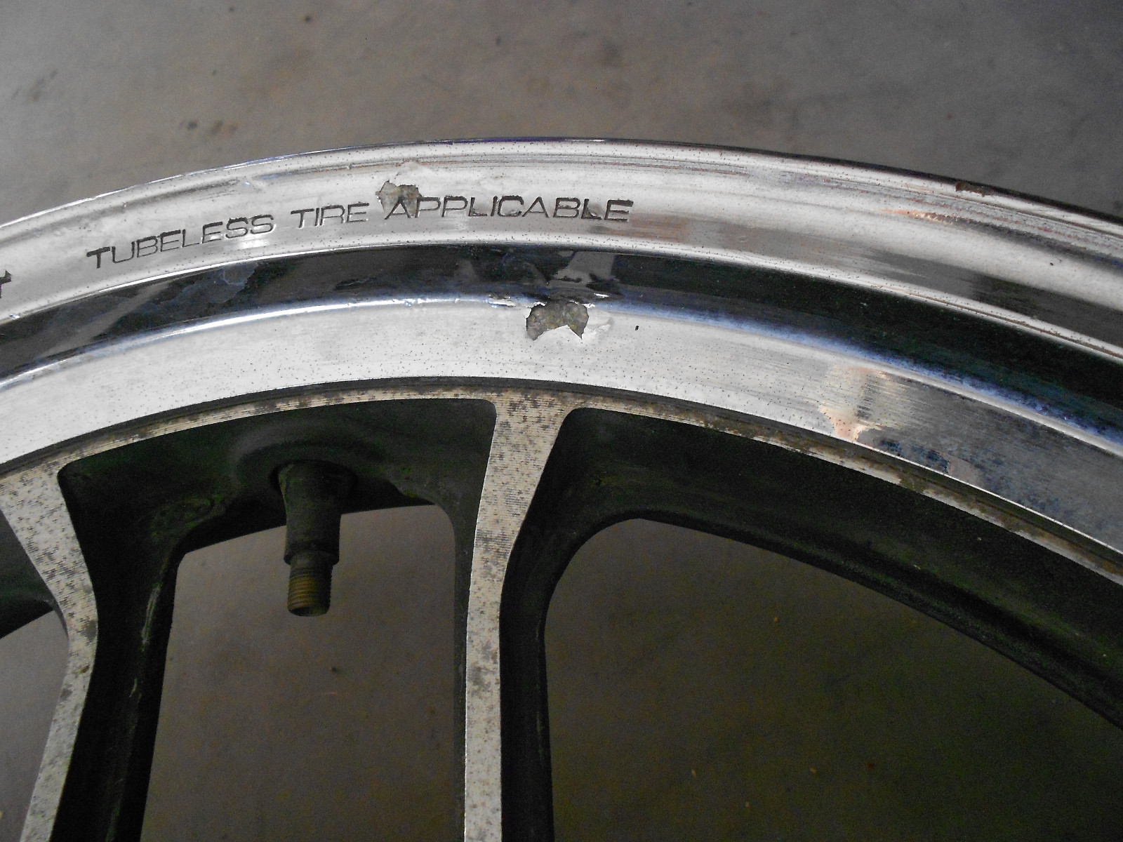 1985 85 HONDA VF1100C VF 1100 C REAR WHEEL 16X3