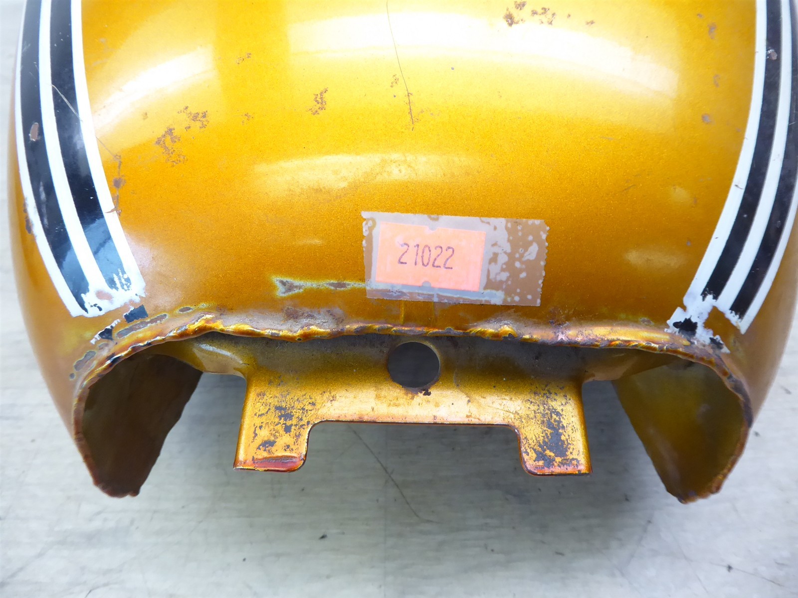 1972 Honda CB350 Twin H21022) gold gas petrol fuel tank with cap and emblems