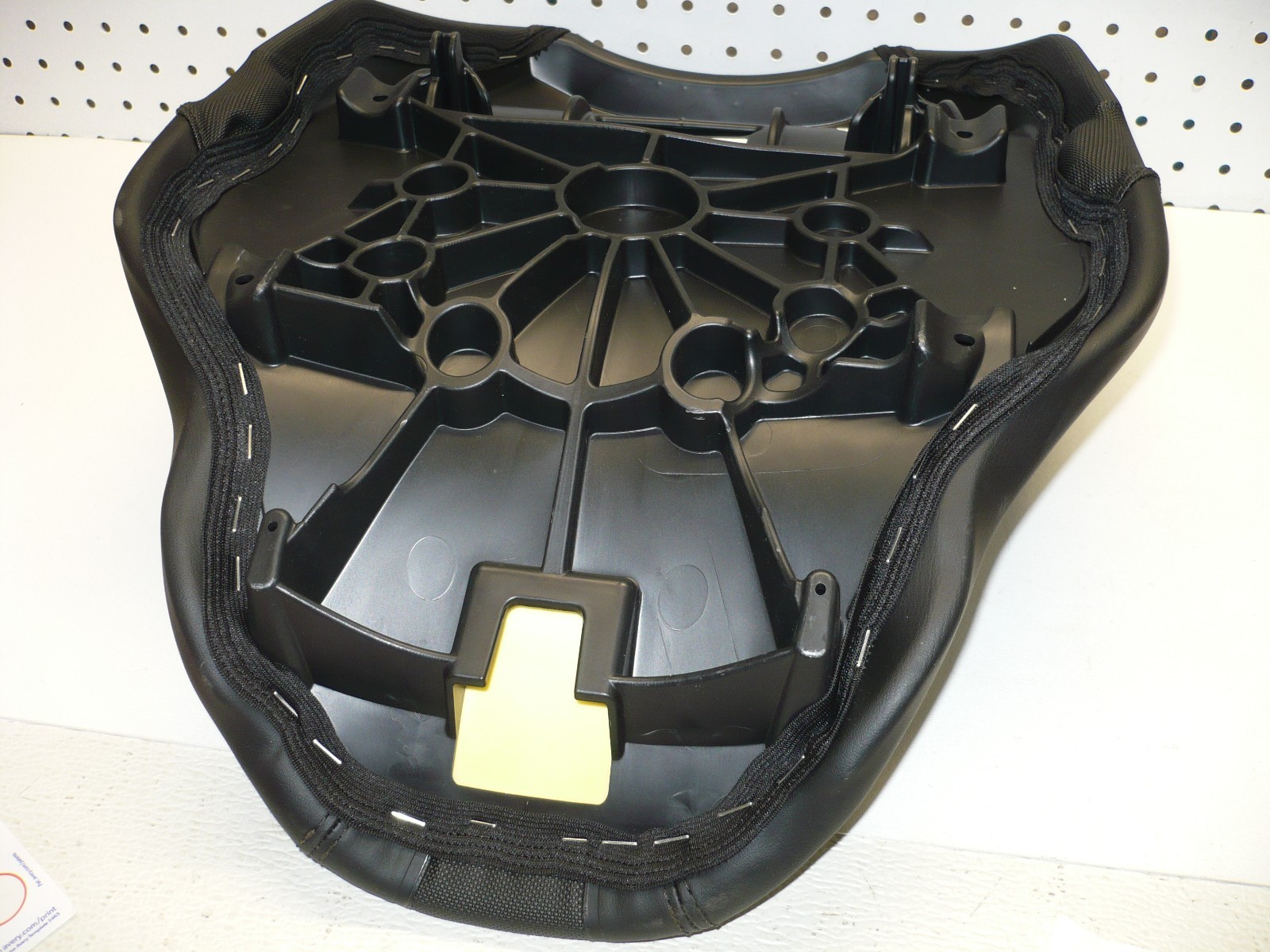 Harley HD 26 Touring NEW Front Driver Low Profile Solo Seat Smooth OEM 52000690