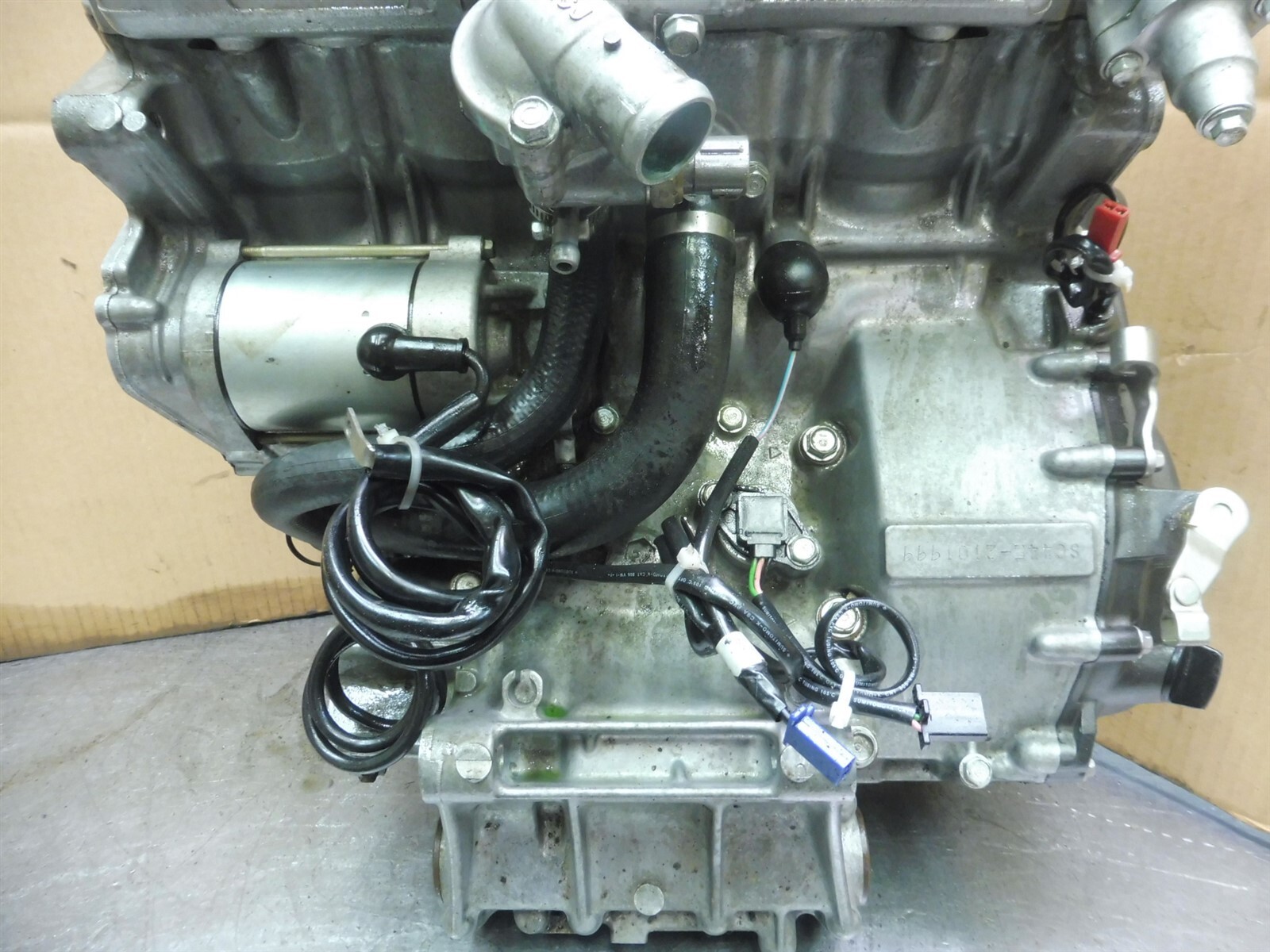 2001 Honda CBR900RR HM694-2. engine motor compression untested crank turns