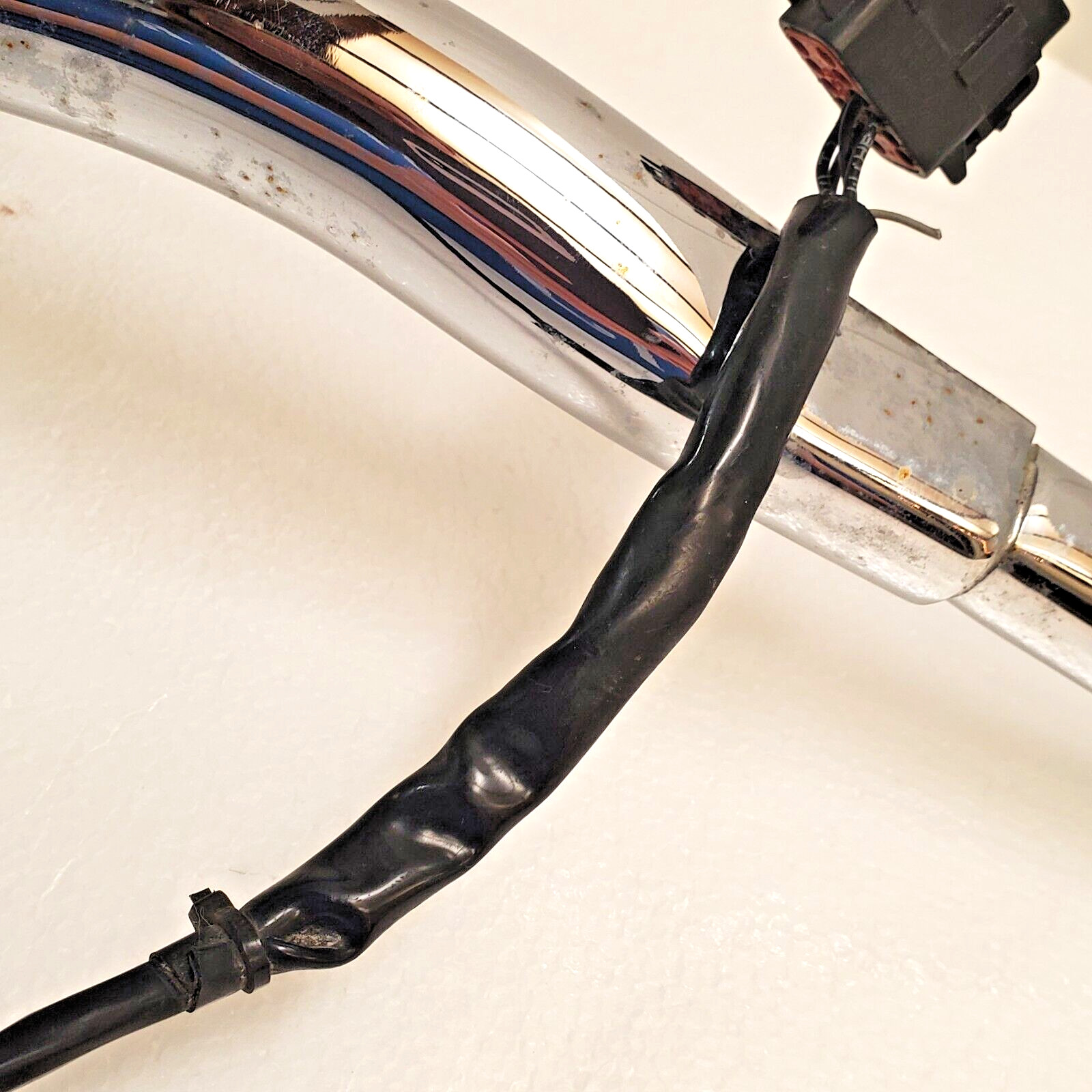 Motorcycle T Bar Handlebars 1.5 in. 6 in. Rise Drag 32 in W Chrome w Speedometer