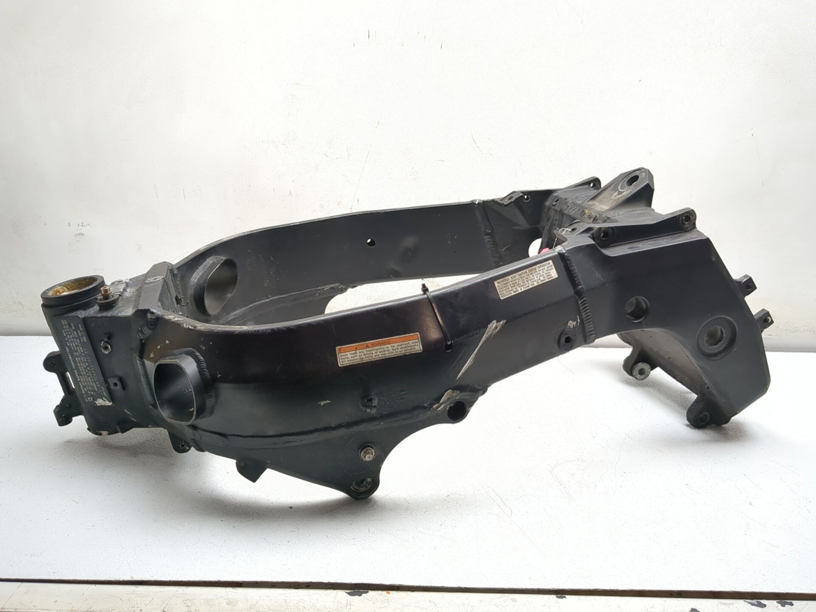 04 05 Suzuki GSXR 600 Main Frame Chassis STRAIGHT SLVG JS1GN7CAX52100187