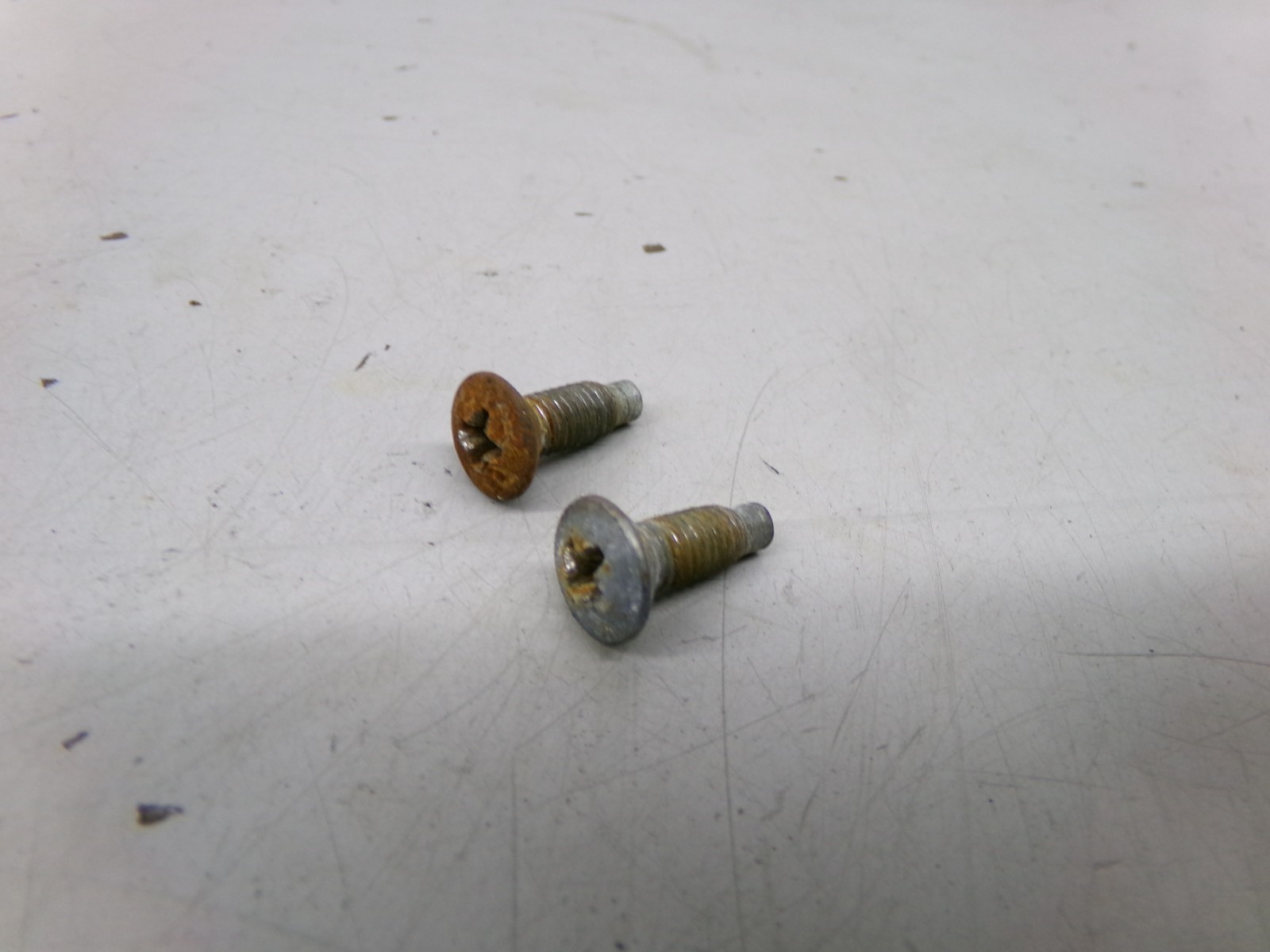 Headlight Shell Screws Pair for Kawasaki Vulcan VN1500 FI 2002 K236