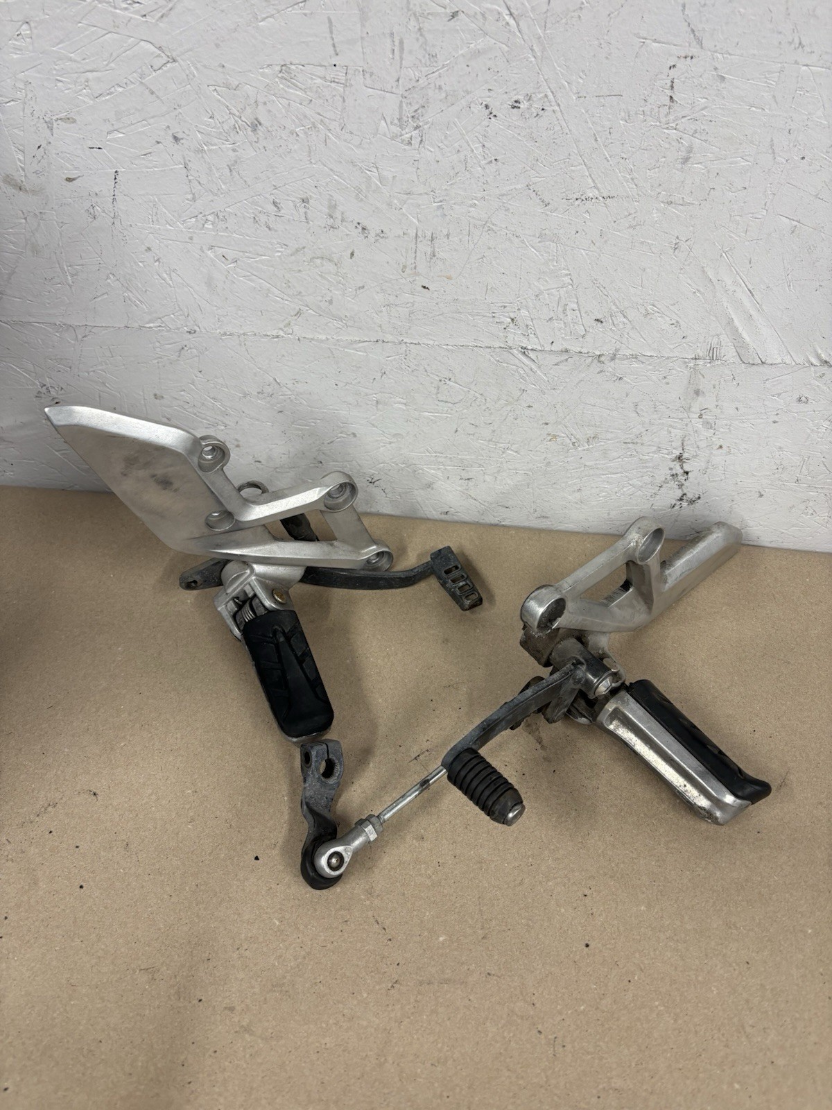 11-13 HONDA CBR250R LEFT RIGHT REARSET REAR SET FRONT DRIVER FOOT PEG OEM #0058