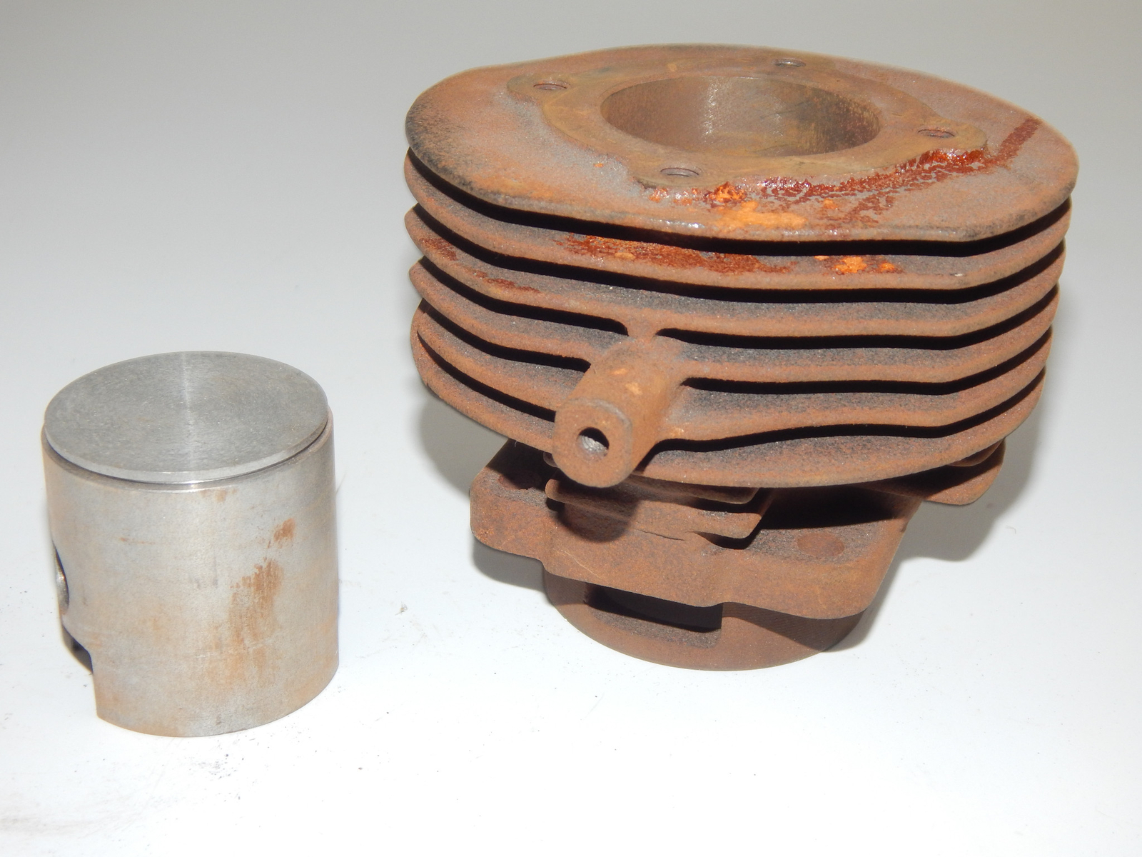 ’70s VESPA 50cc CYLINDER PINASCO+PISTON 46.85mm VINTAGE MOTORCYCLE ENGINE MOTOR