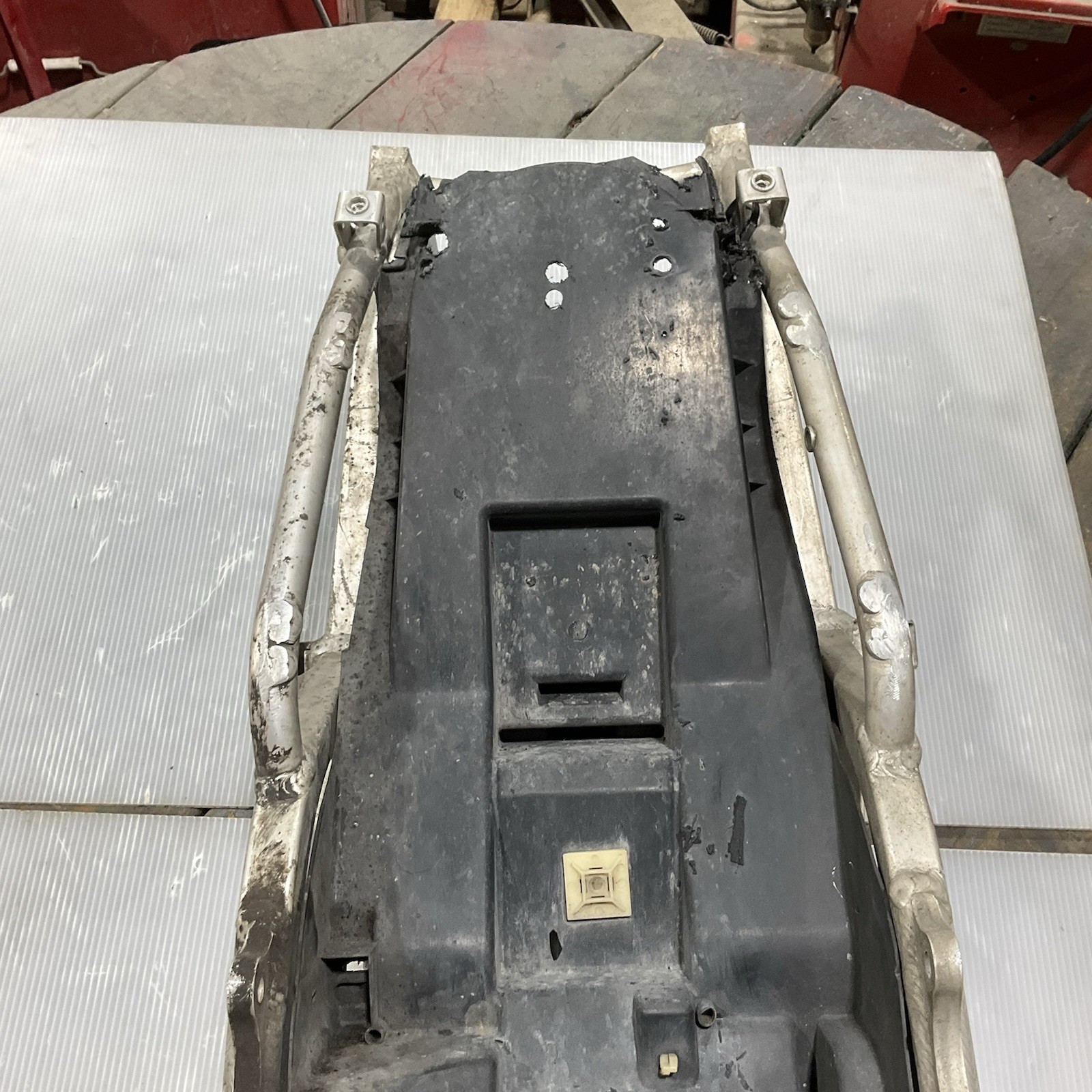2001-2003 SUZUKI GSXR 600 750 01-02 GSXR 1000 OEM REAR SUBFRAME W/ Battery Tray