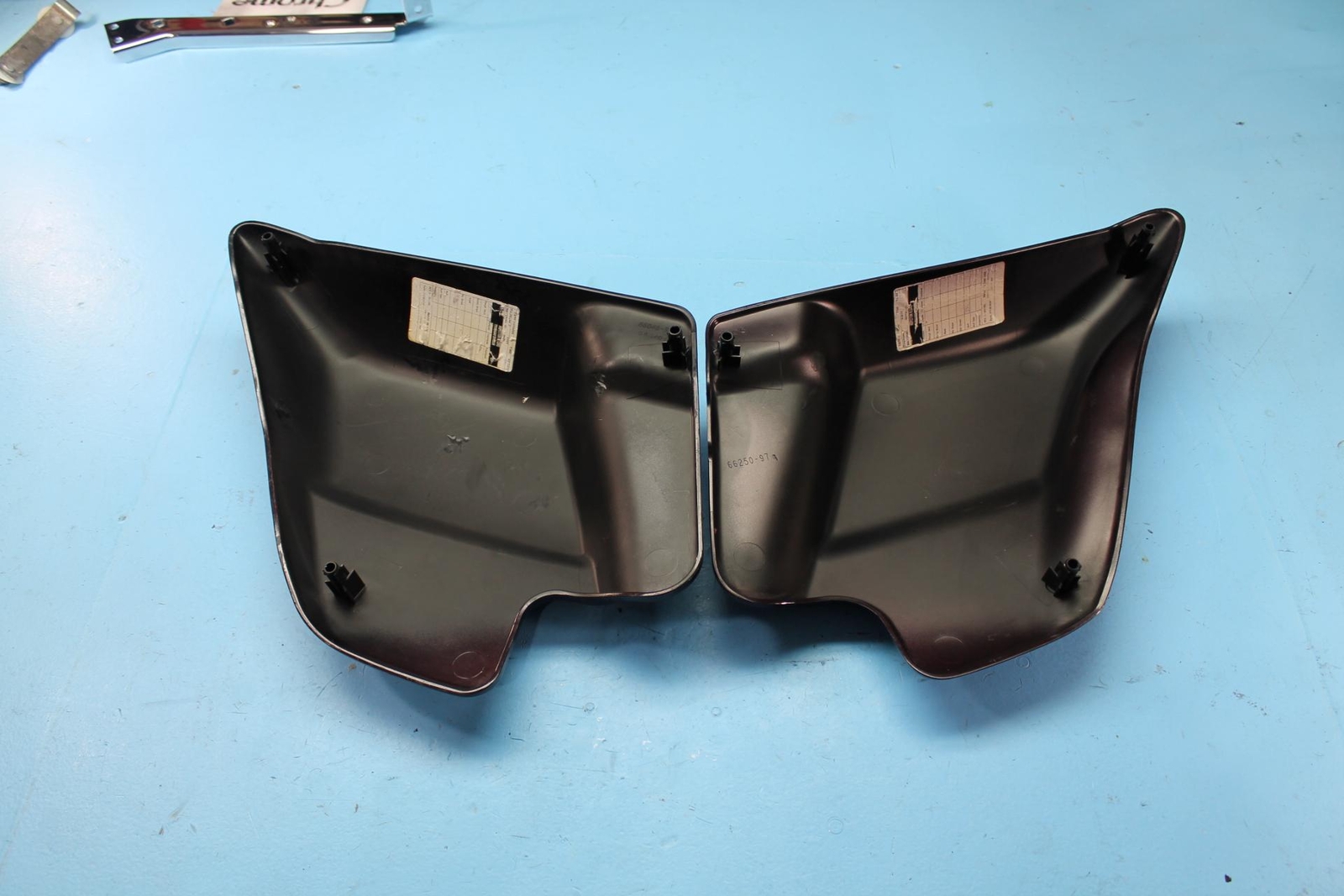 1444 06 HARLEY-DAVIDSON ROAD KING LEFT RIGHT SIDE FRAME ELECTRICAL COVER FAIRING