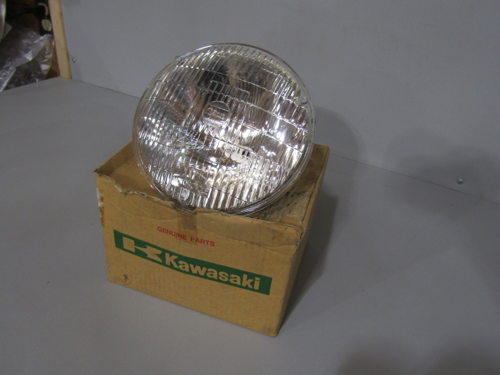 GENUINE KAWASAKI KZ1000 KZ650 KZ750 NOS HEADLIGHT 23007-1006