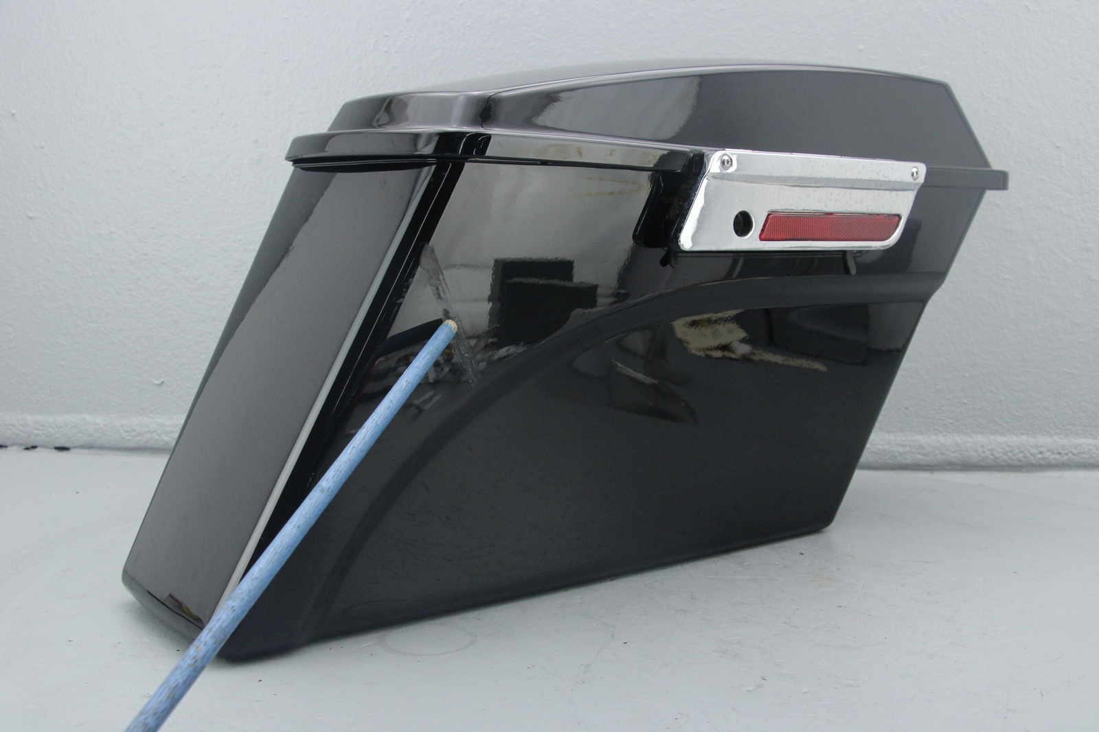 2001 Harley Road King AFTERMARKET Right Saddlebag Assembly VIVID BLACK