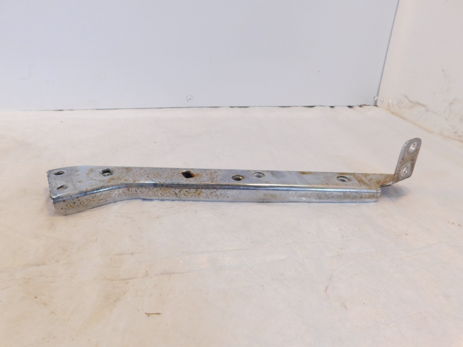 Harley Electra Glide & Road King Right Saddlebag Rail Support Bracket Guard