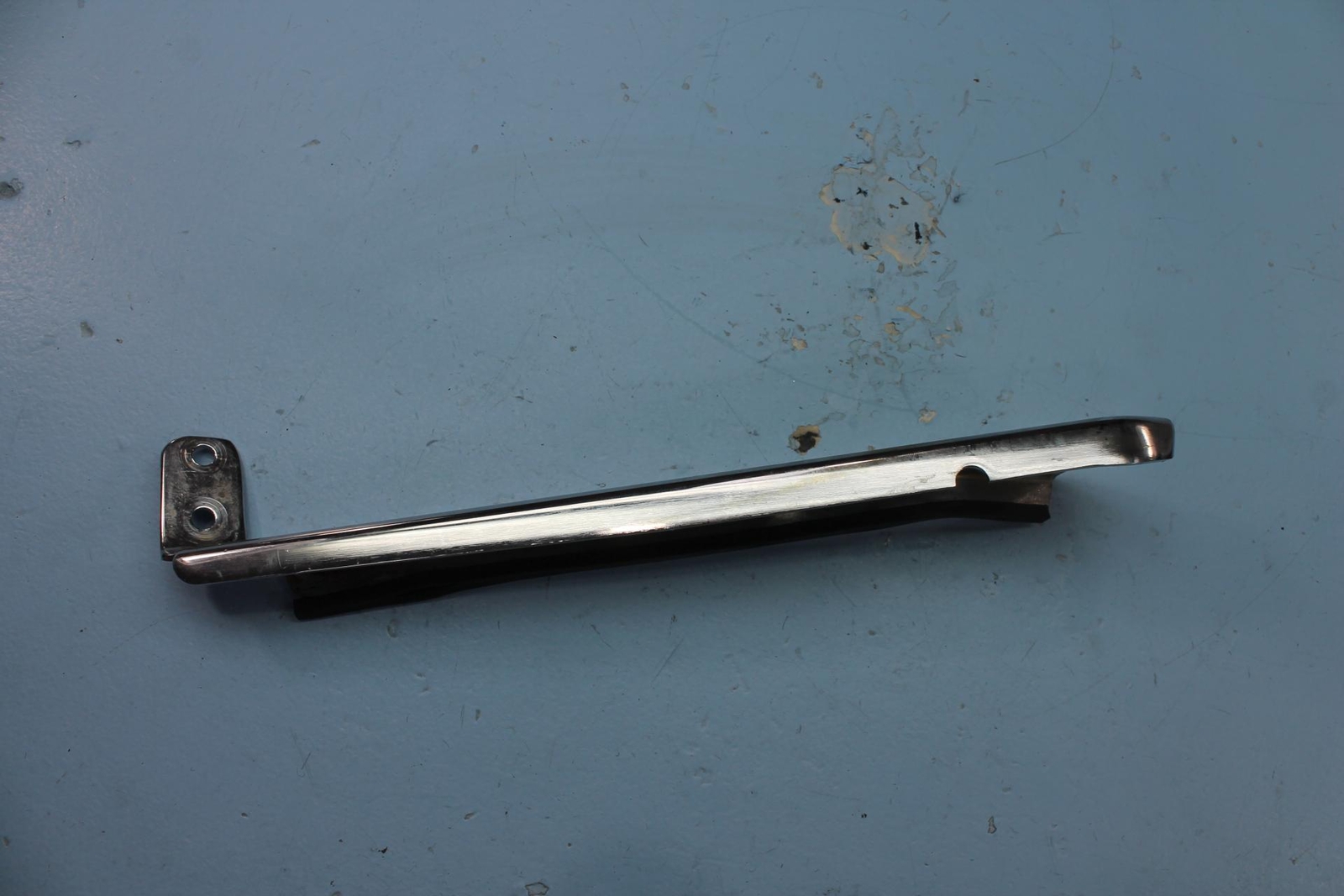 1155 01 HARLEY-DAVIDSON ROAD KING RIGHT SADDLEBAG GUARD RAIL