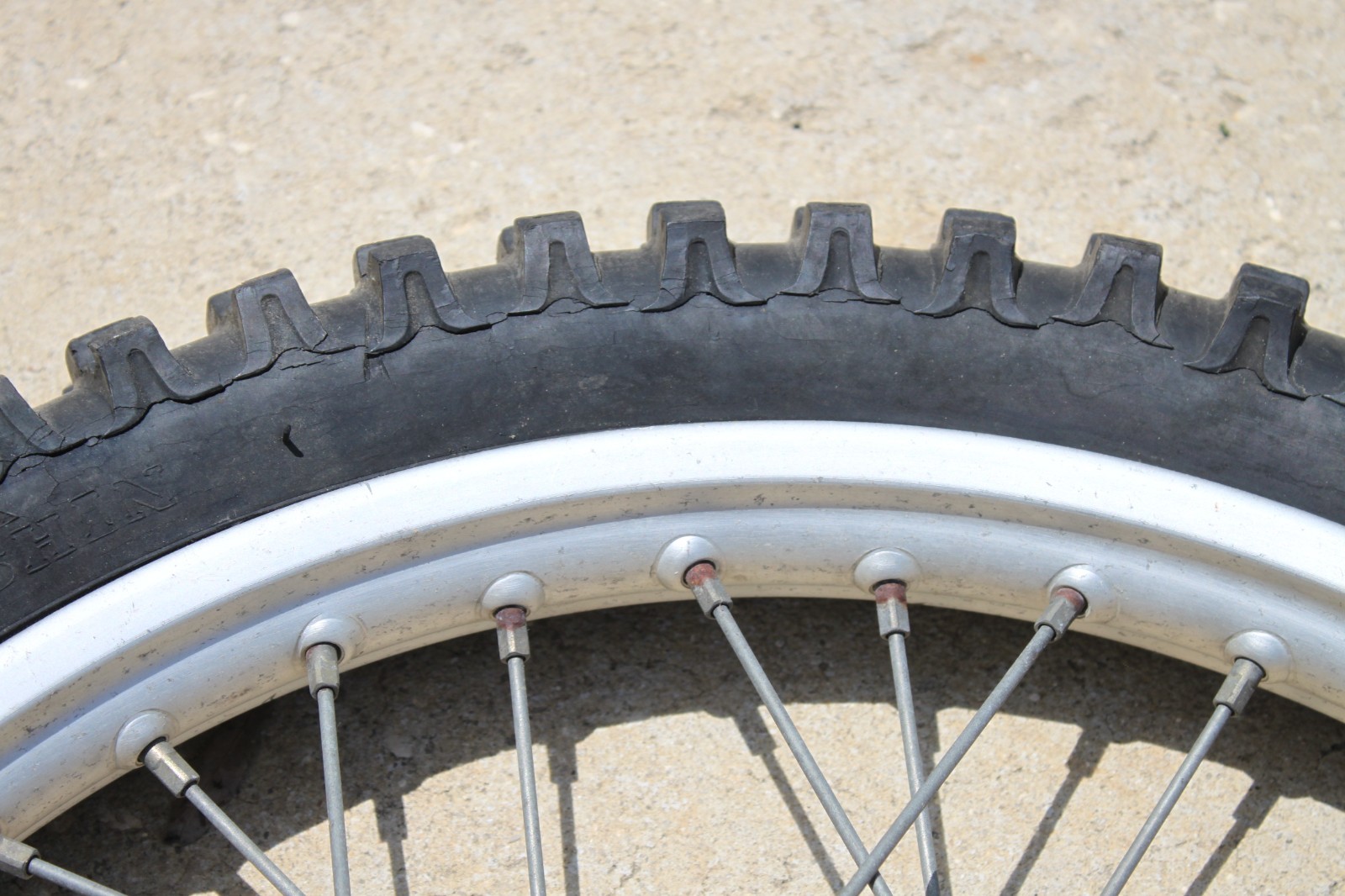 1982-1983 Honda CR480 D.I.D Front Wheel Hub Spokes Rim Assembly 21 X 1.60 2031