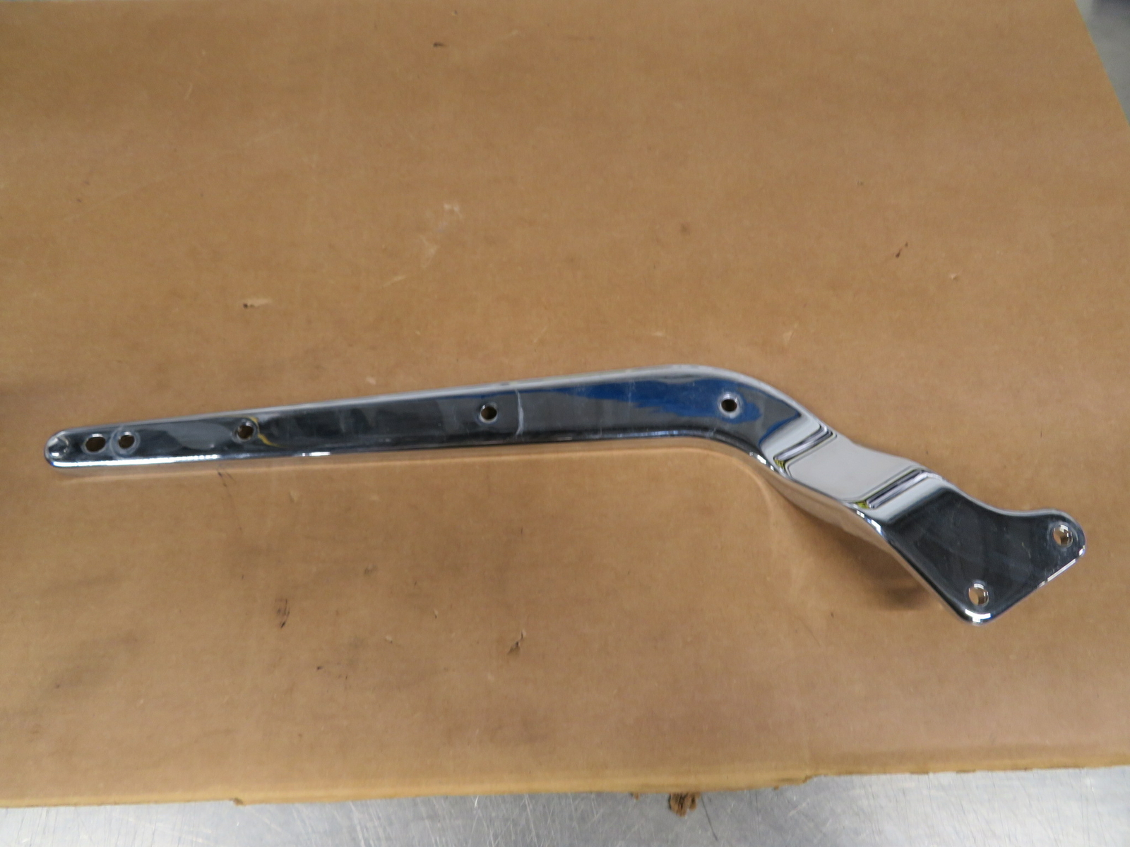 EB1060 2004 04 HARLEY DAVIDSON FLSTC SOFTAIL RIGHT REAR FRAME TRIM CHROME