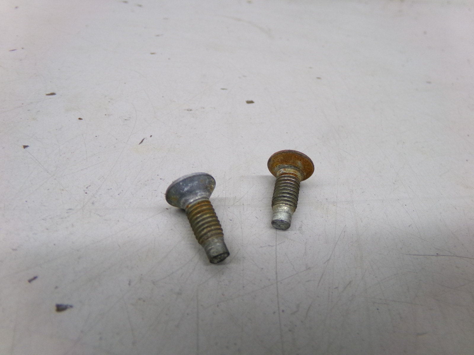 Headlight Shell Screws Pair for Kawasaki Vulcan VN1500 FI 2002 K236