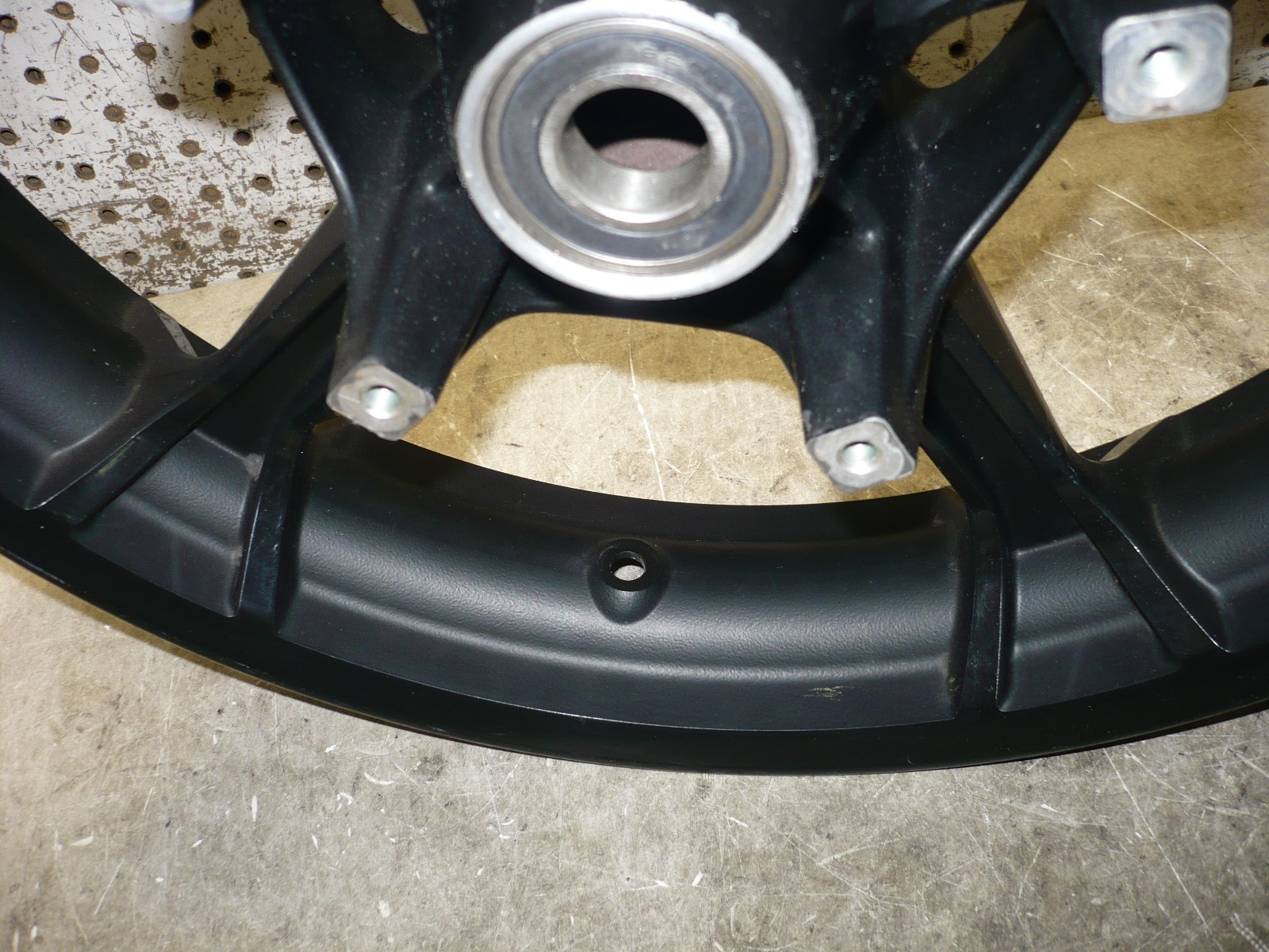 HD HARLEY 00 23 TOURING CVO TOMAHAWK FRONT WHEEL RIM 19X3.50 5 SPOKES