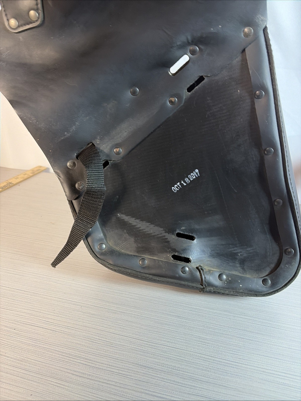 GENUINE HARLEY DAVIDSON SOFTAIL STANDARD LINE SWINGARM BAG REAL LEATHER CLIP ON