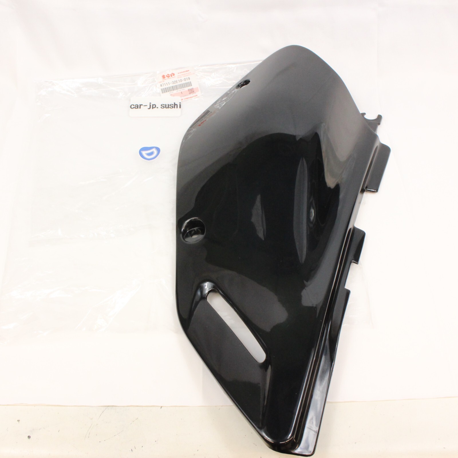 SUZUKI OEM 96-23 DR560SE BLACK SIDE FRAME COVERS L&R Set 47211 & 47111-32E10-019