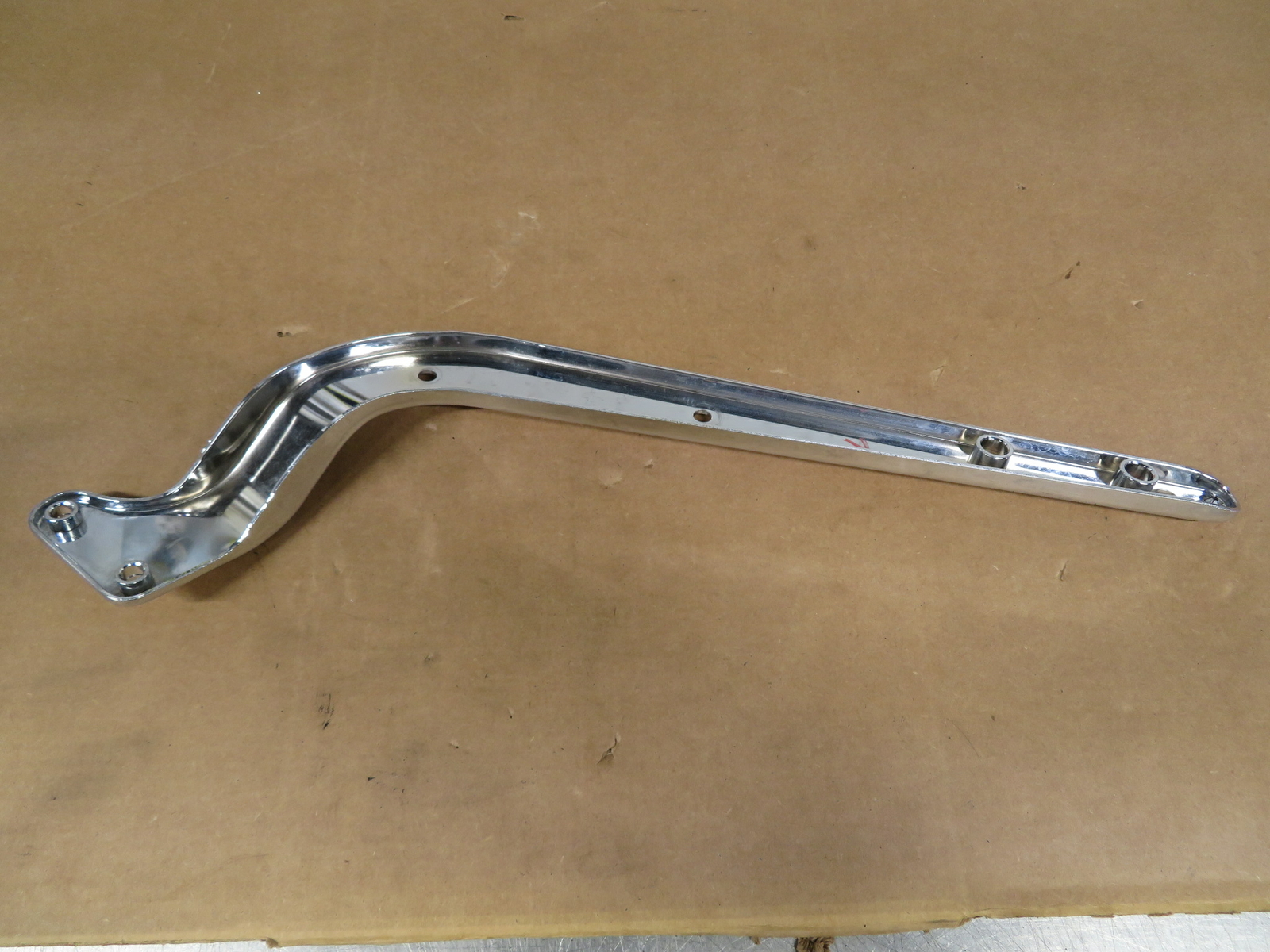 EB1060 2004 04 HARLEY DAVIDSON FLSTC SOFTAIL RIGHT REAR FRAME TRIM CHROME