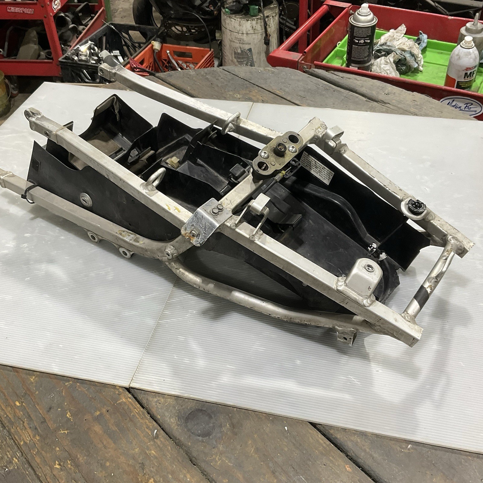 2001-2003 SUZUKI GSXR 600 750 01-02 GSXR 1000 OEM REAR SUBFRAME W/ Battery Tray