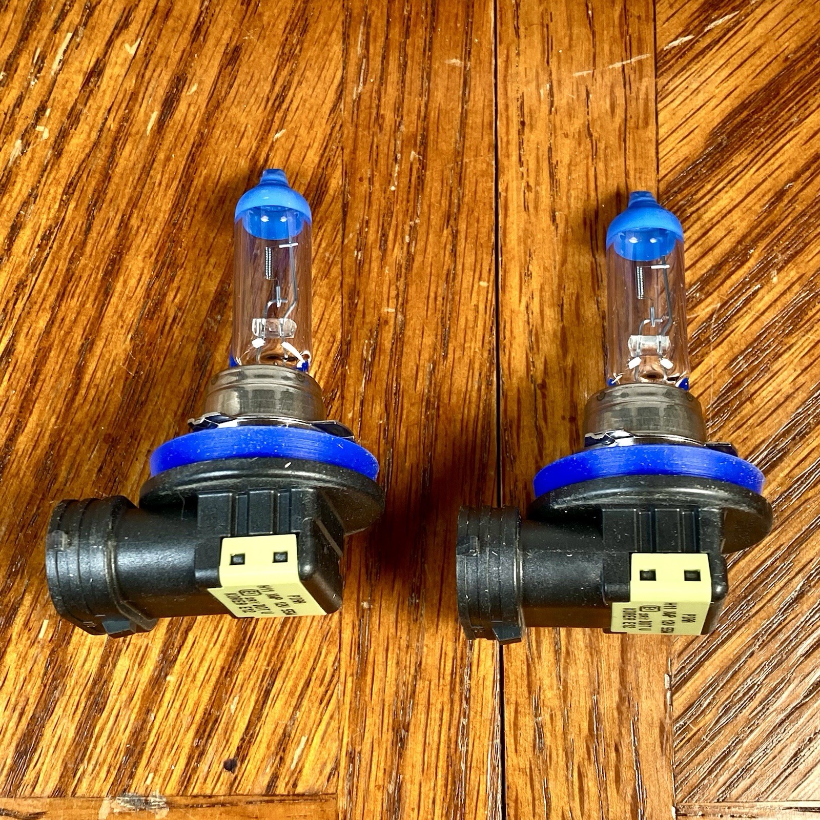 PIAA H11 Xtreme White Plus High Performance Halogen Bulb 2 Pack, 12V 55W ~ 15211