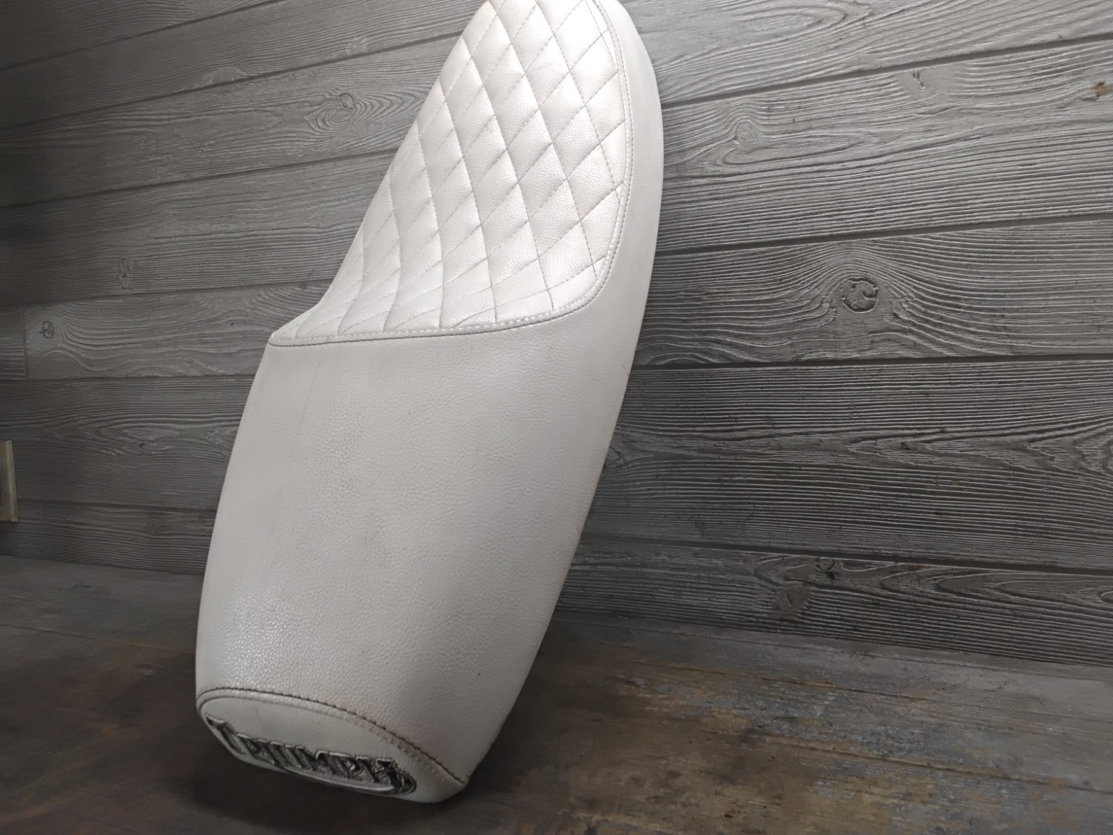 2001-2016 Triumph Textured white faux leather seat IH-00