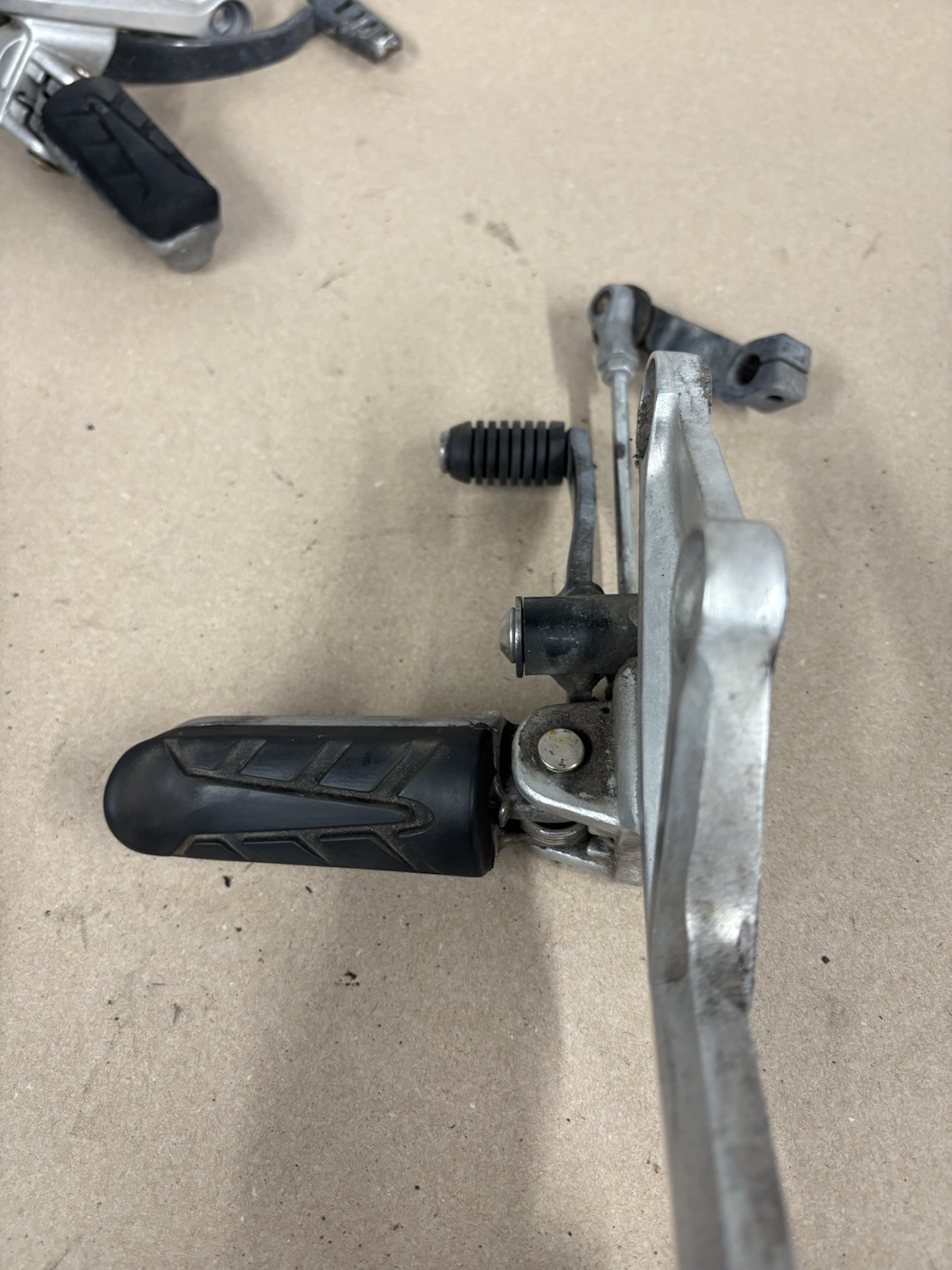11-13 HONDA CBR250R LEFT RIGHT REARSET REAR SET FRONT DRIVER FOOT PEG OEM #0058