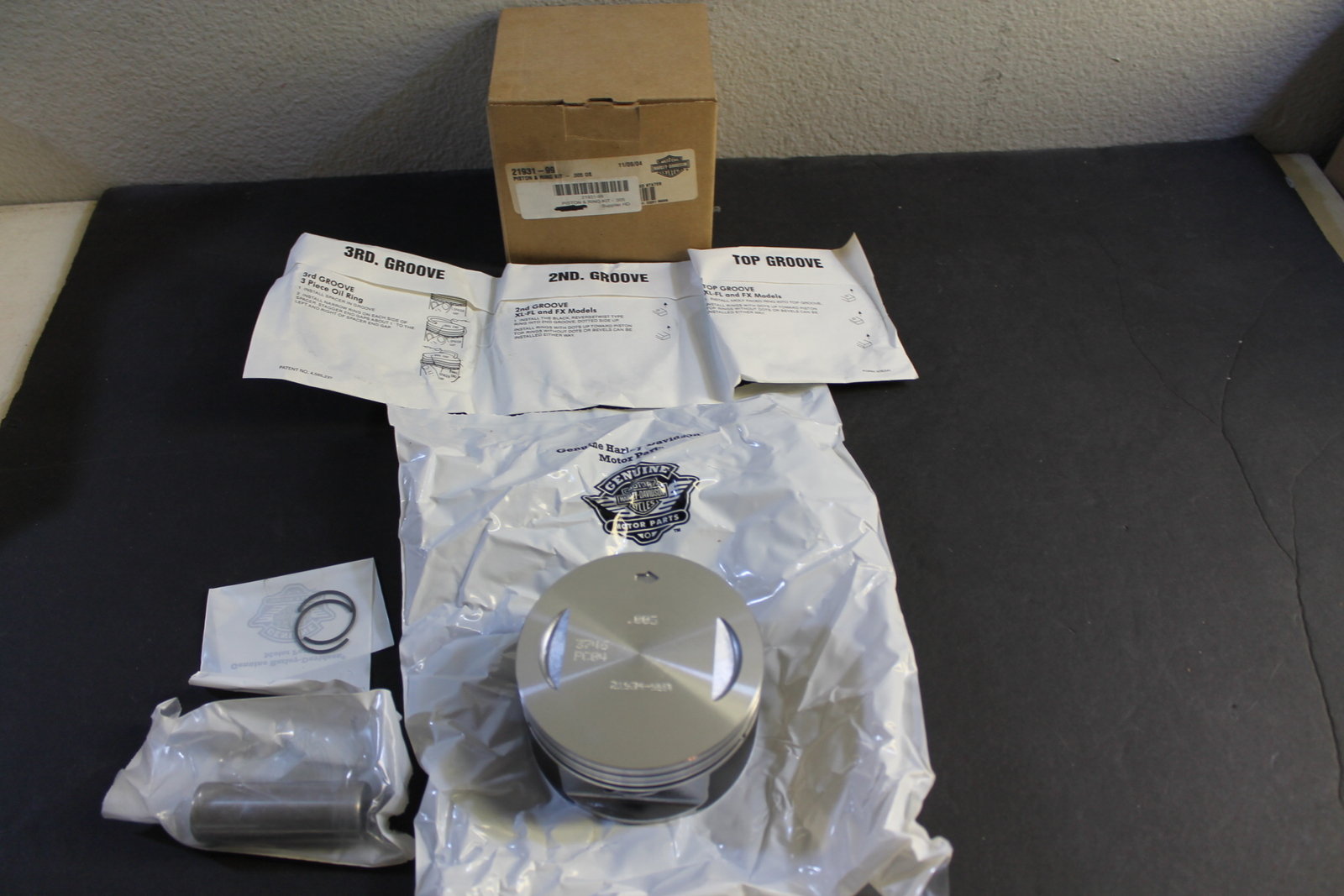NEW Genuine HARLEY DAVIDSON PISTON KIT 0.05 Oversize OEM # 21931-99