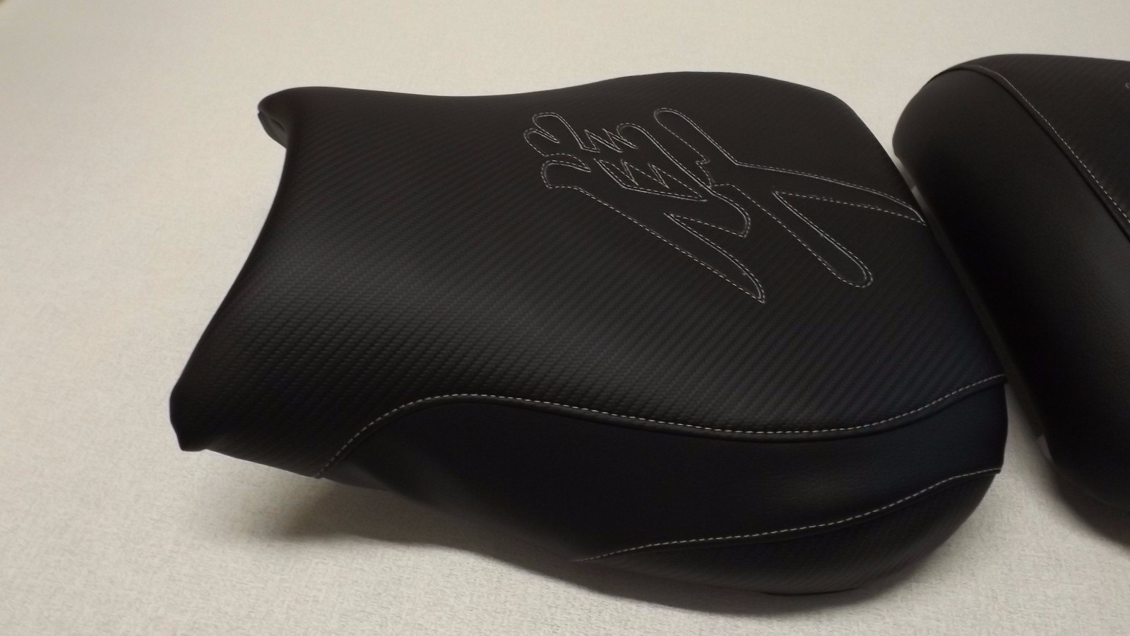 HAYABUSA 99/00/01/02/03/04/05/06/07 GSXR1300 FRONT&REAR SEAT COVERS BLACK CARBON