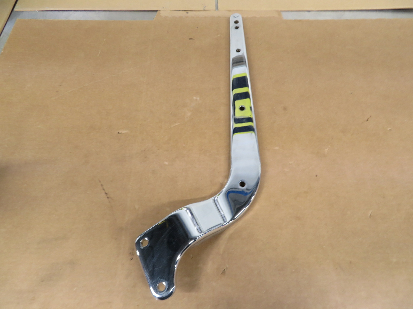 EB1060 2004 04 HARLEY DAVIDSON FLSTC SOFTAIL RIGHT REAR FRAME TRIM CHROME