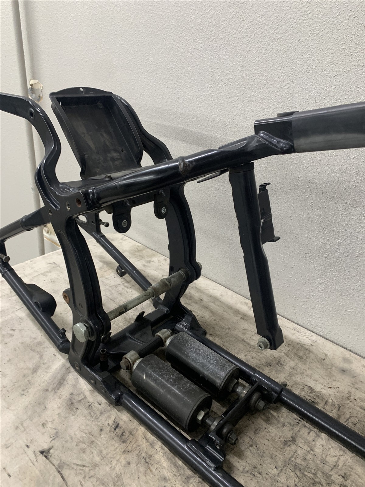 Harley-Davidson 04 Softail Standard FXSTI Main Frame Chassis Straight