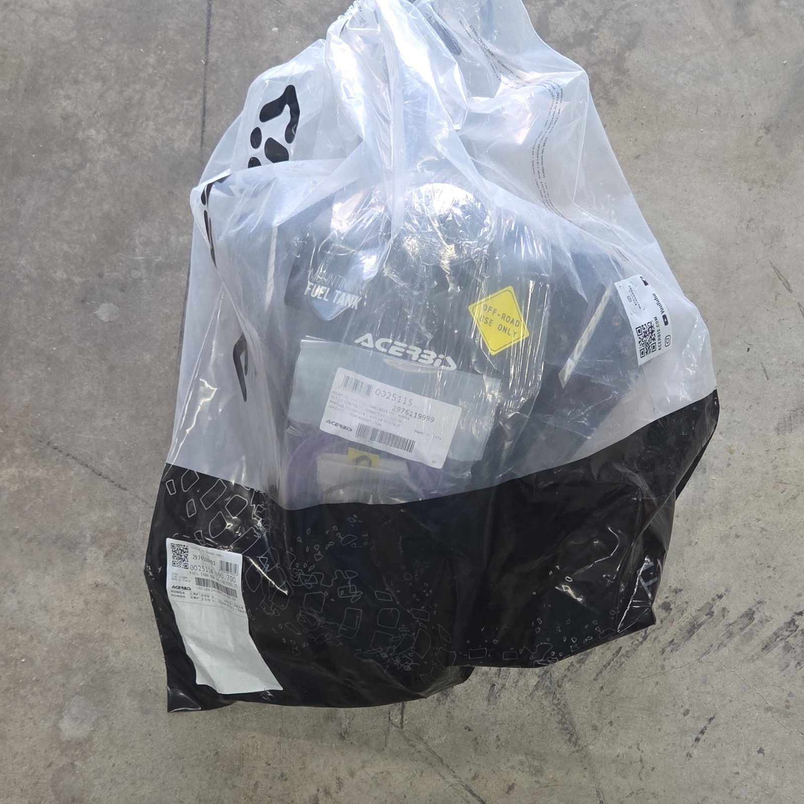 Fuel Tank – Honda CRF300L:21-24 3.7GAL black 2976100001