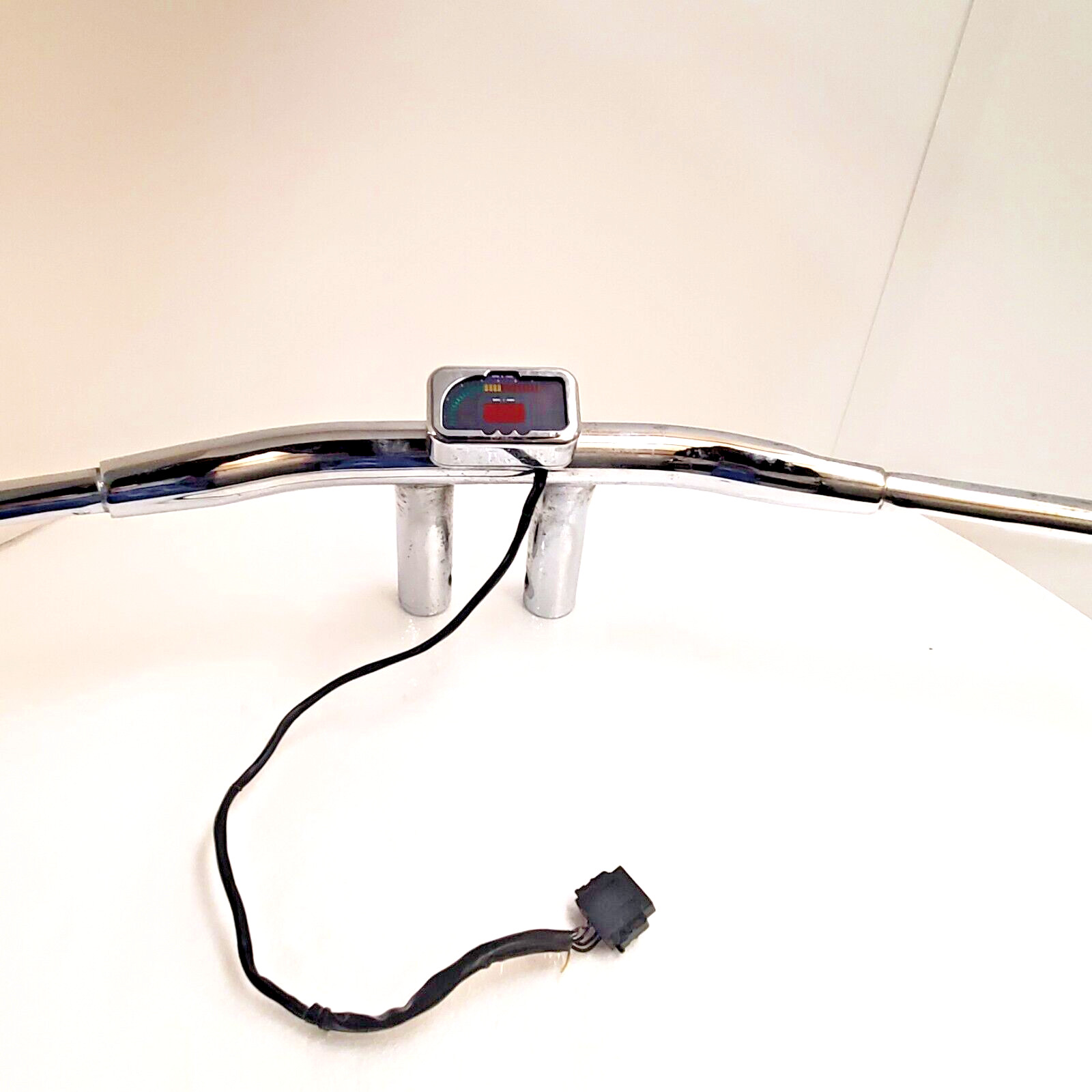 Motorcycle T Bar Handlebars 1.5 in. 6 in. Rise Drag 32 in W Chrome w Speedometer