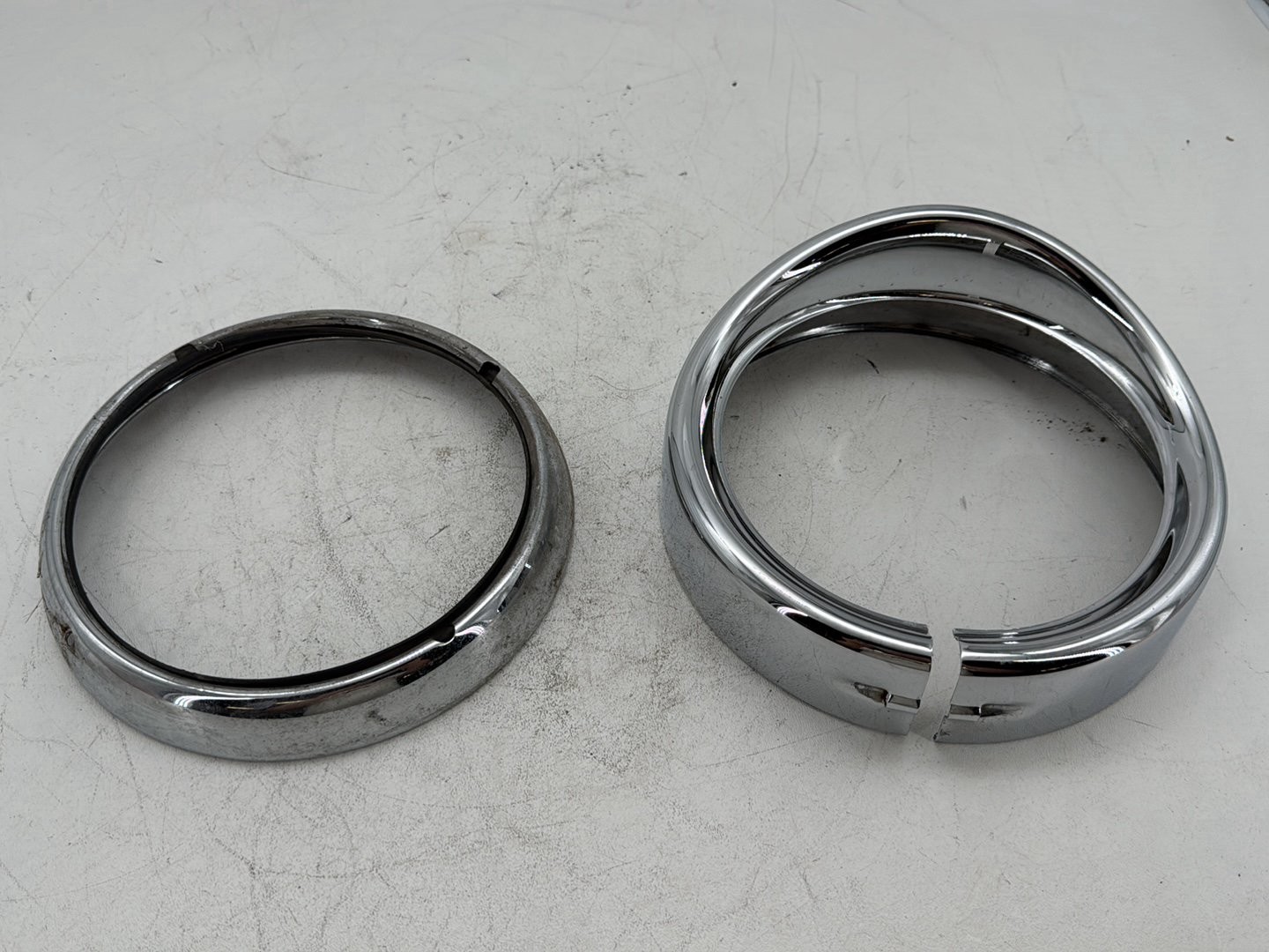 2006 Harley Street Glide Touring OEM Headlight Mount Bracket Ring Circle Trim