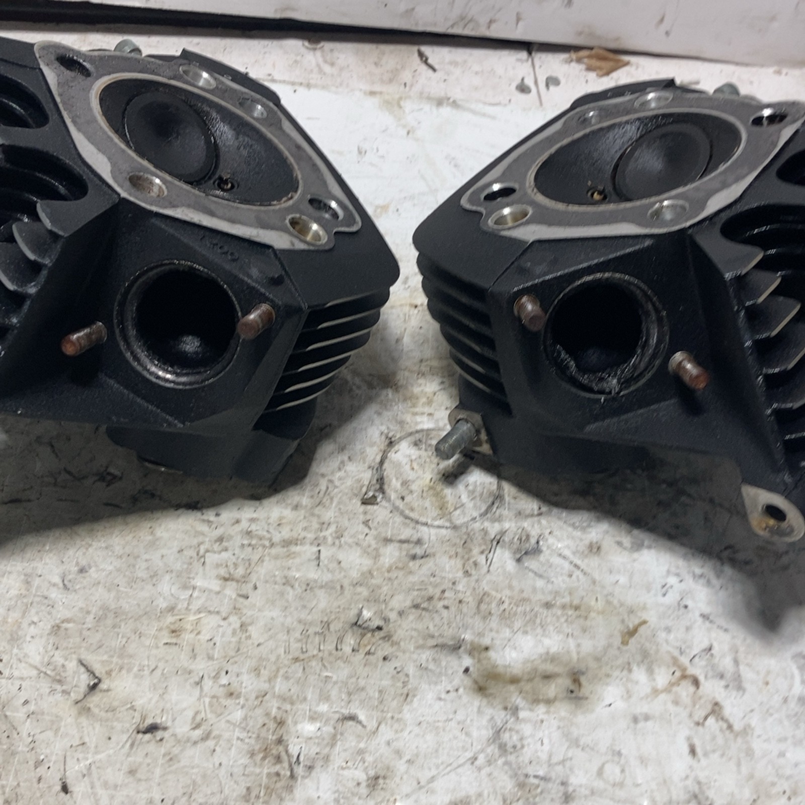 91-03 Harley Sportster XL 1200 OEM Cylinder Head Set Pair Front and Rear Black